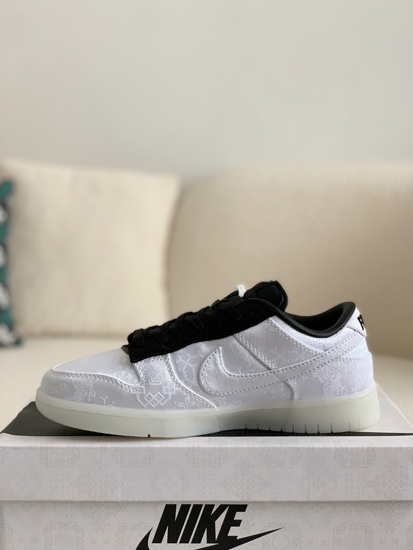 「#4」Fragment Design × Clot × Nike SB Dunk Low 20th Anniversary/White Silk Sneakers - Image 2