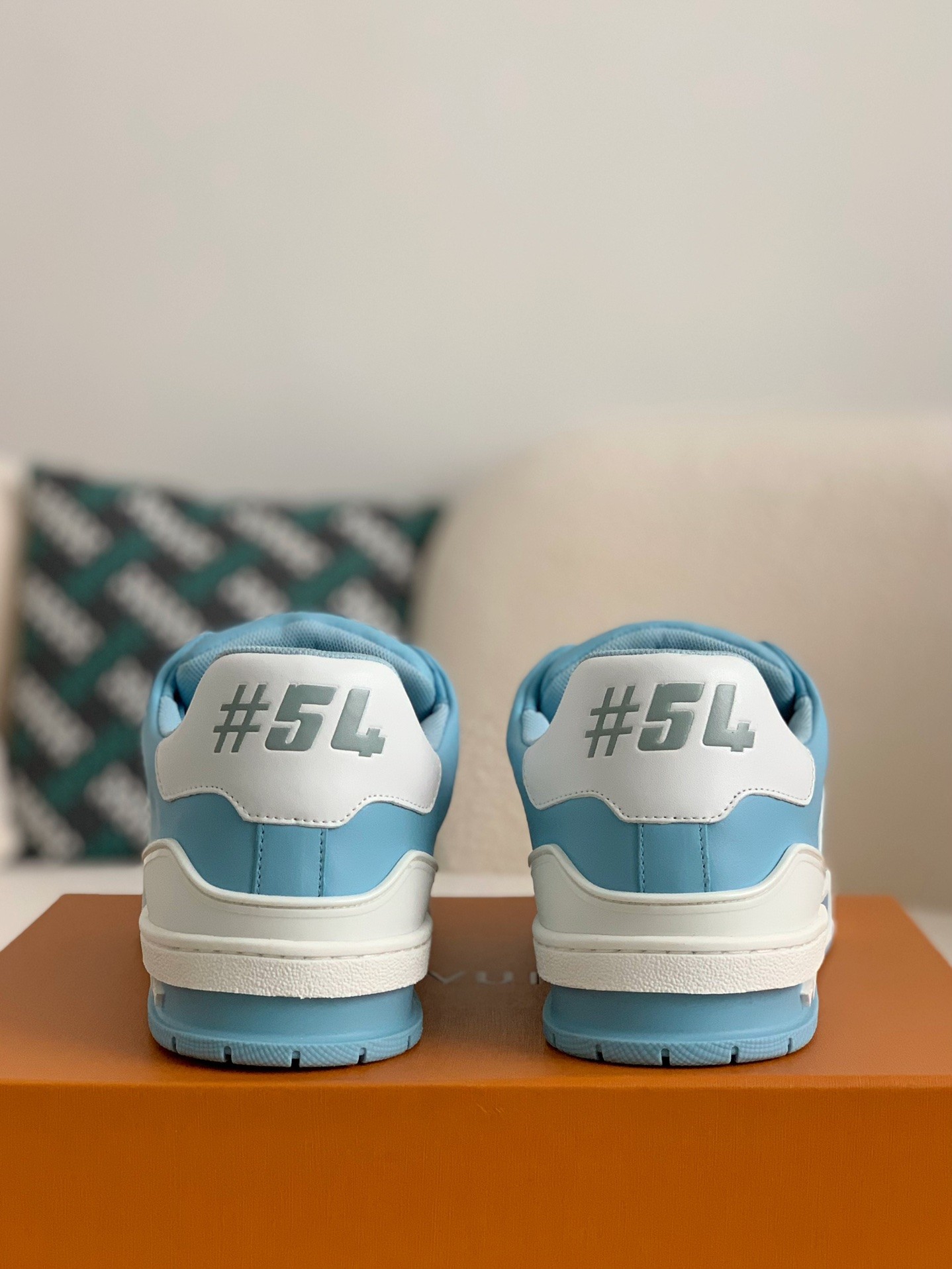 「#20」LOUIS VUITTON TRAINER SNEAKERS - Image 5