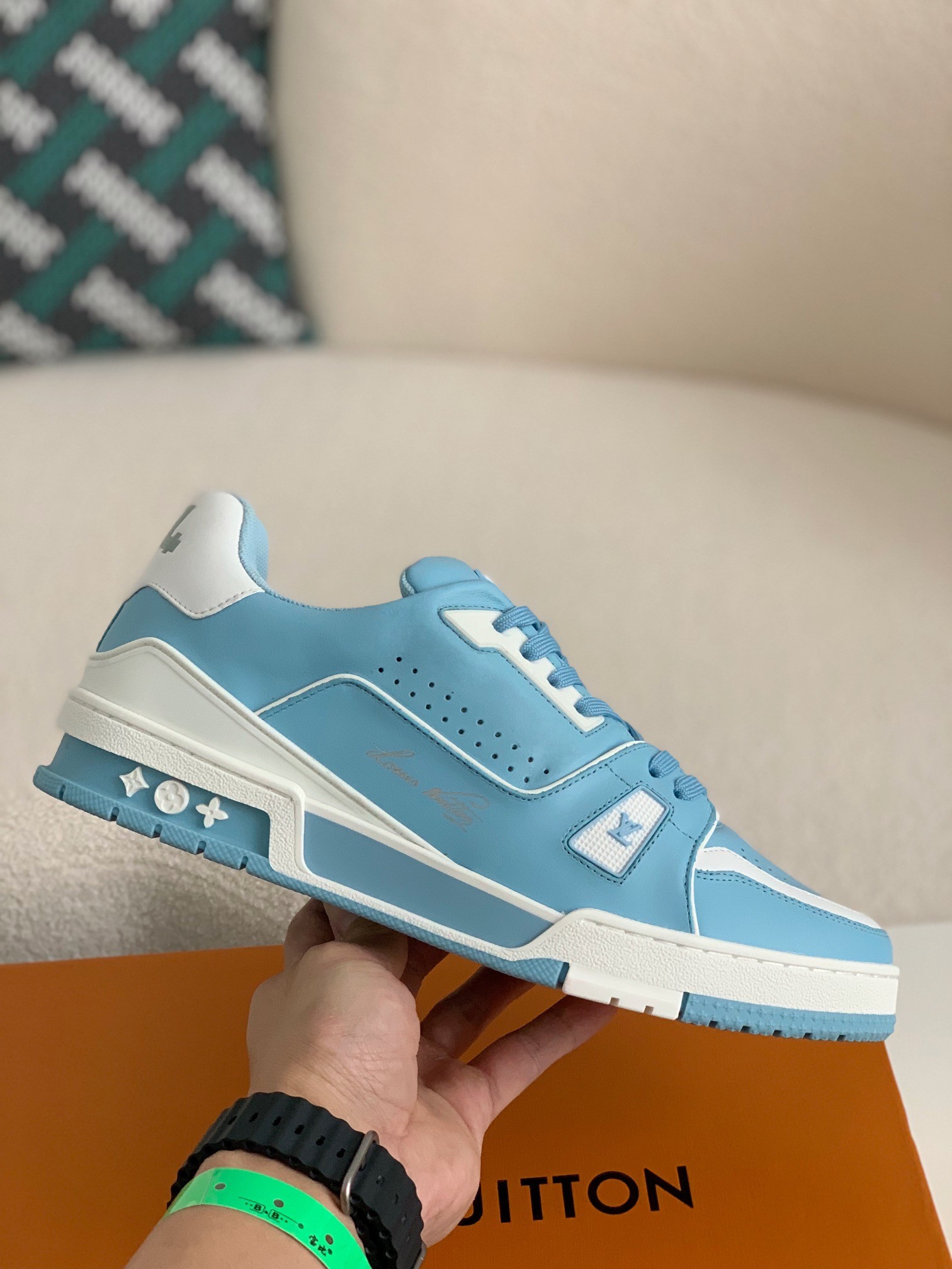 「#20」LOUIS VUITTON TRAINER SNEAKERS - Image 3