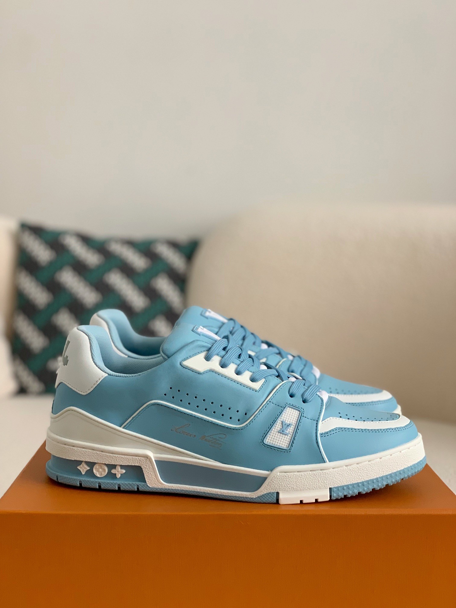 「#20」LOUIS VUITTON TRAINER SNEAKERS - Image 2