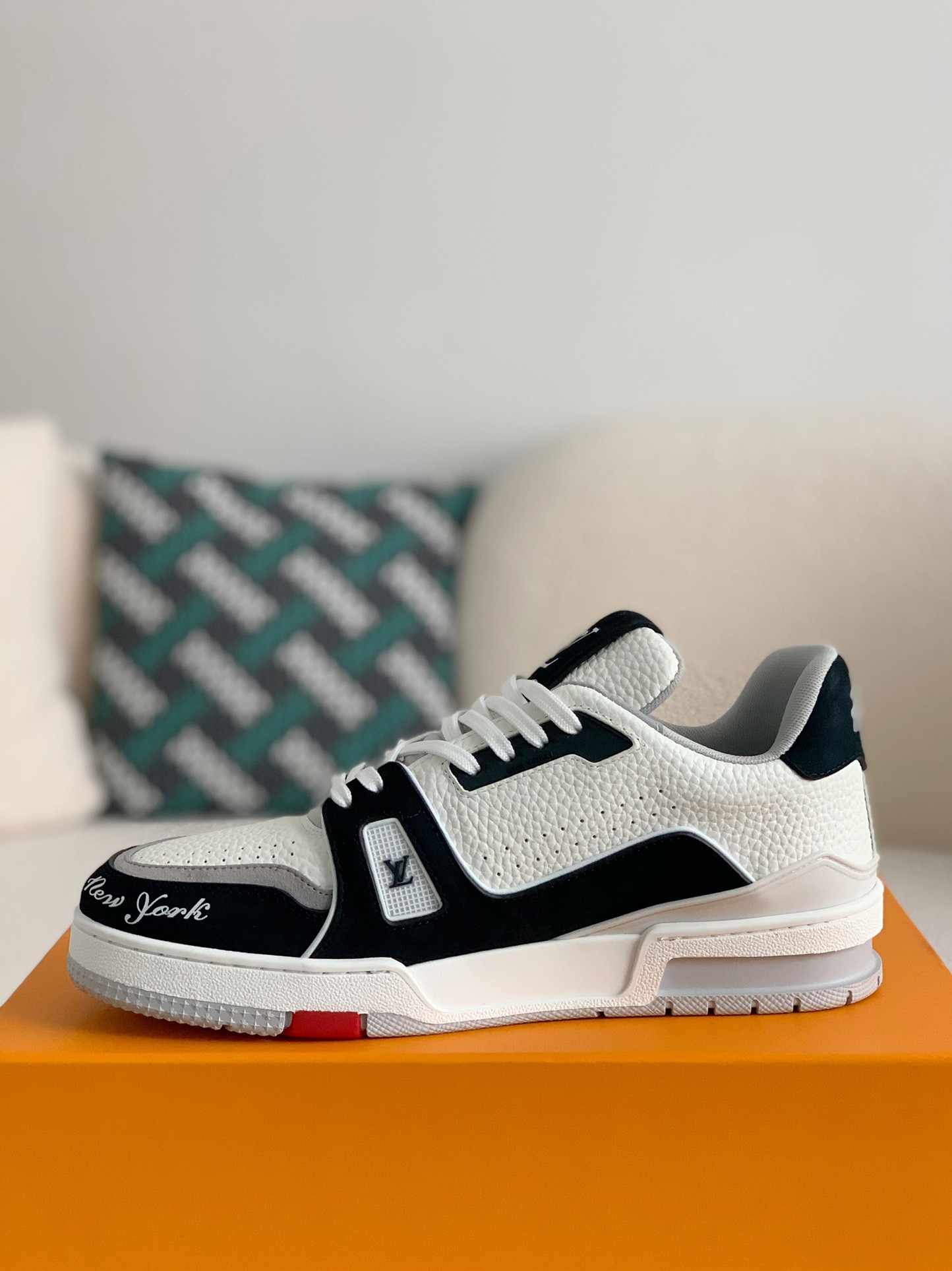 「#26」LOUIS VUITTON TRAINER Sneakers - Image 3