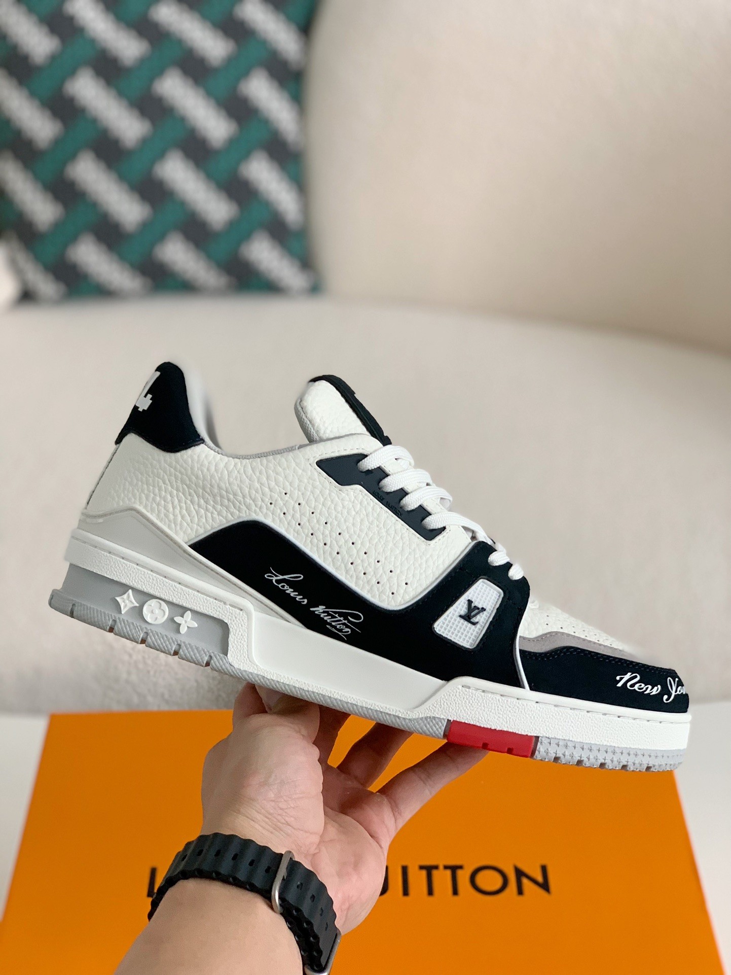 「#26」LOUIS VUITTON TRAINER Sneakers - Image 4