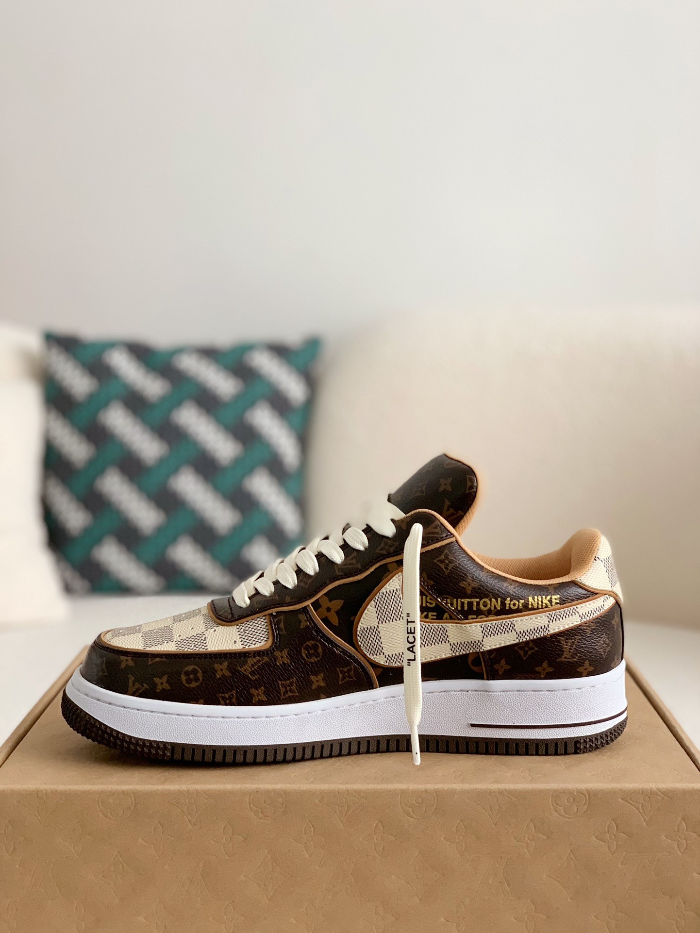 「#29」LOUIS VUITTON X NIKE AIR FORCE 1 Sneaker - Image 3