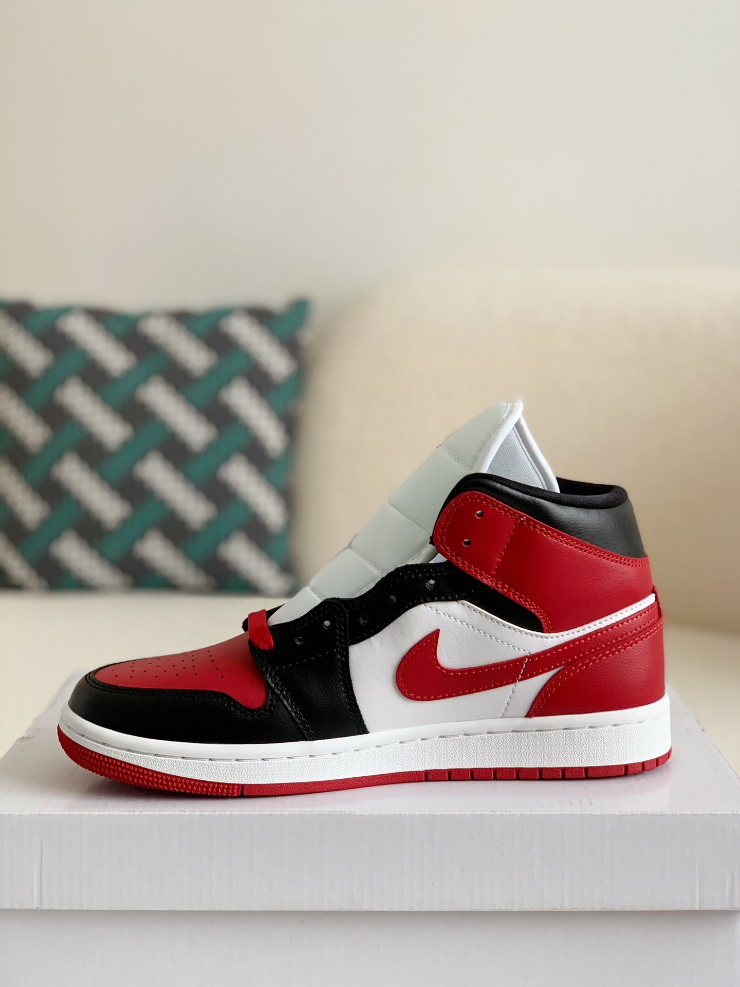「#38」Nike Air Jordan 1 Retro High OG Bred Toe - Image 4