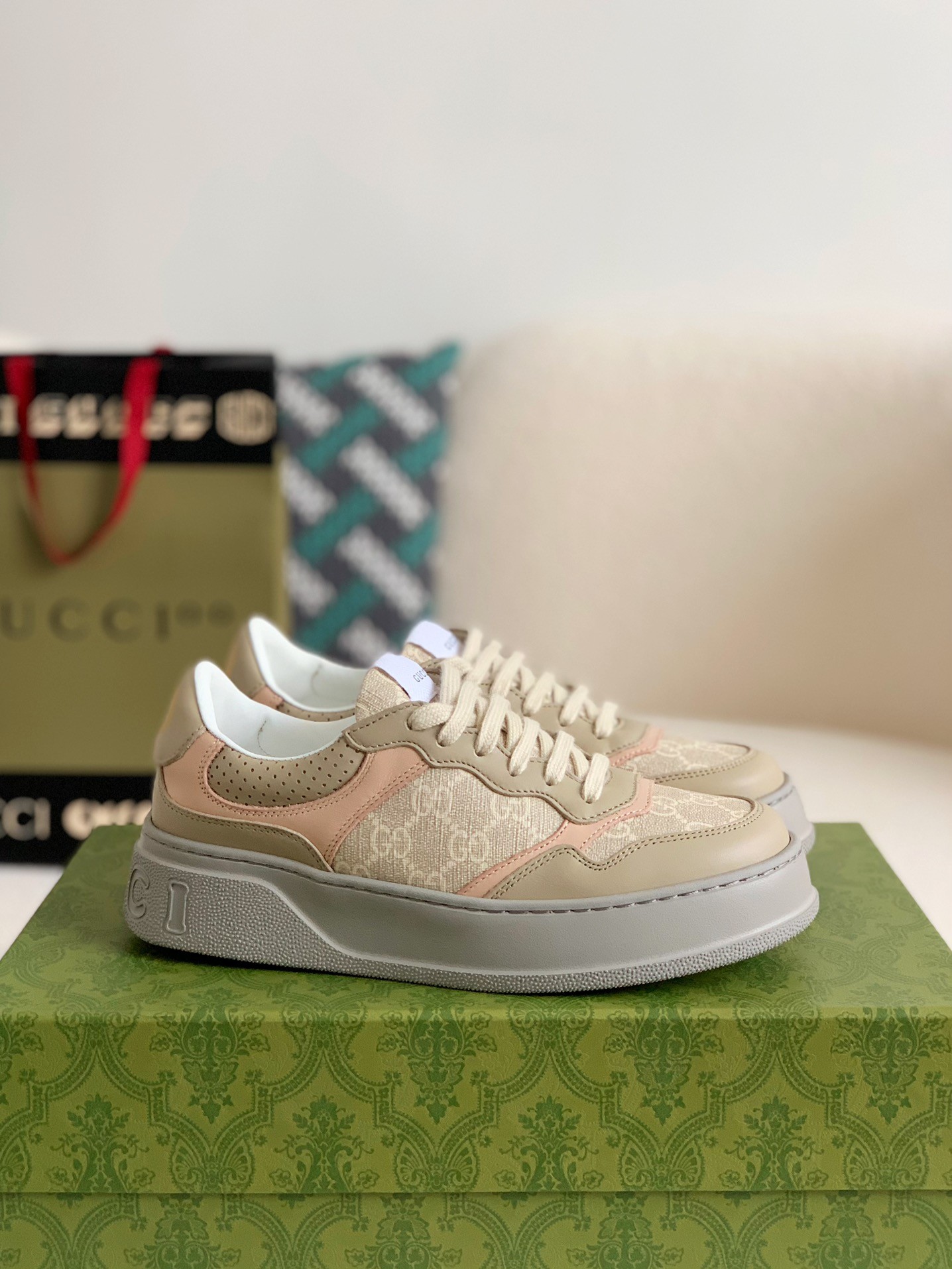 「#102」Gucci sneakers Cowhide - Image 2