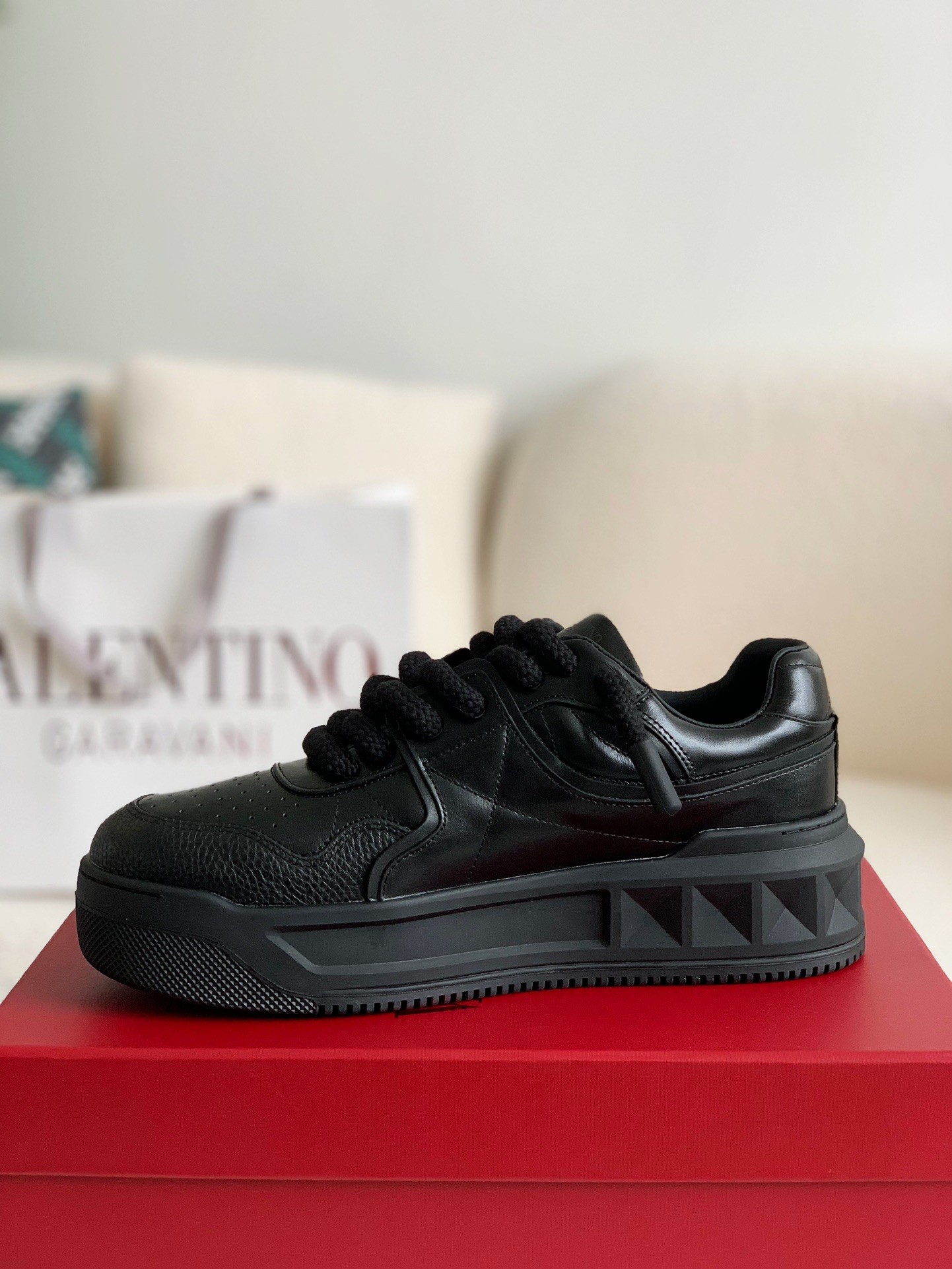 「#141」Valentino sneakers - Image 4