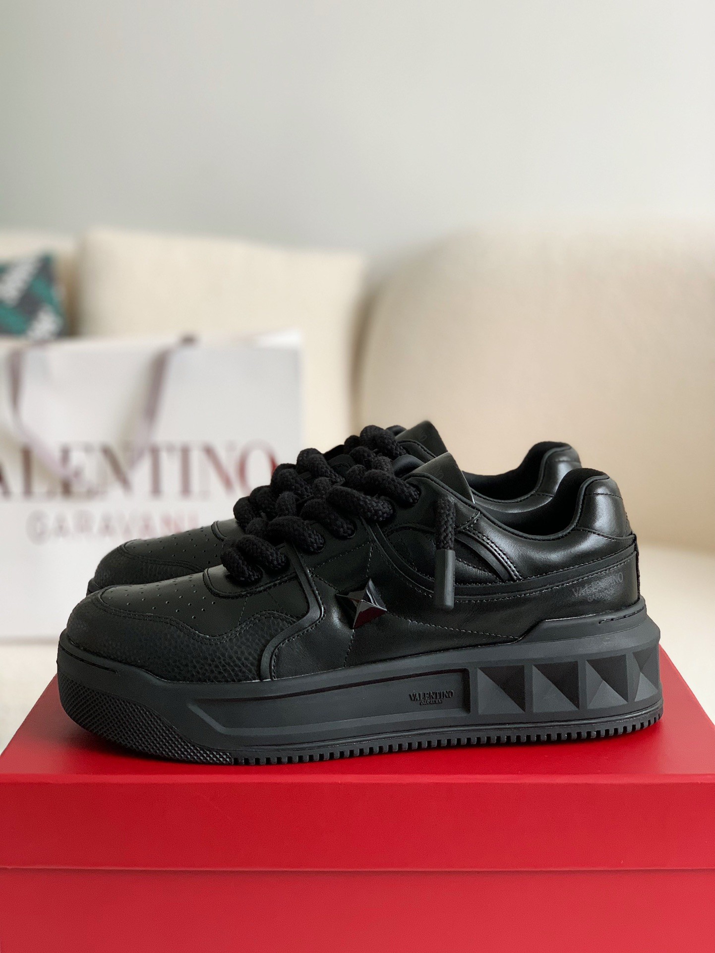 「#141」Valentino sneakers