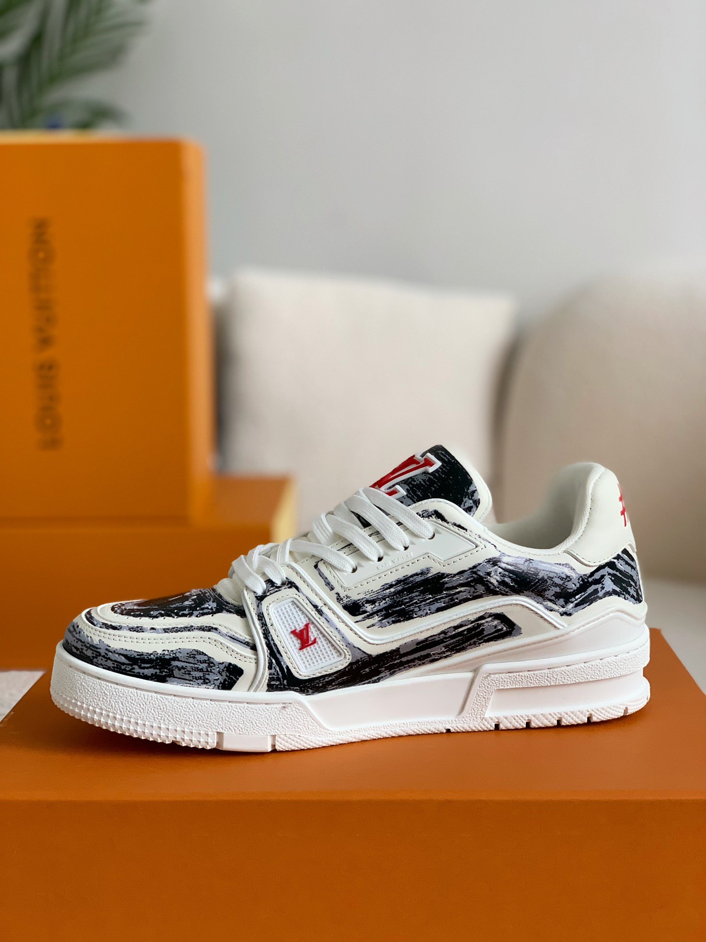 「#144」LOUIS VUITTON TRAINER Sneakers - Image 4