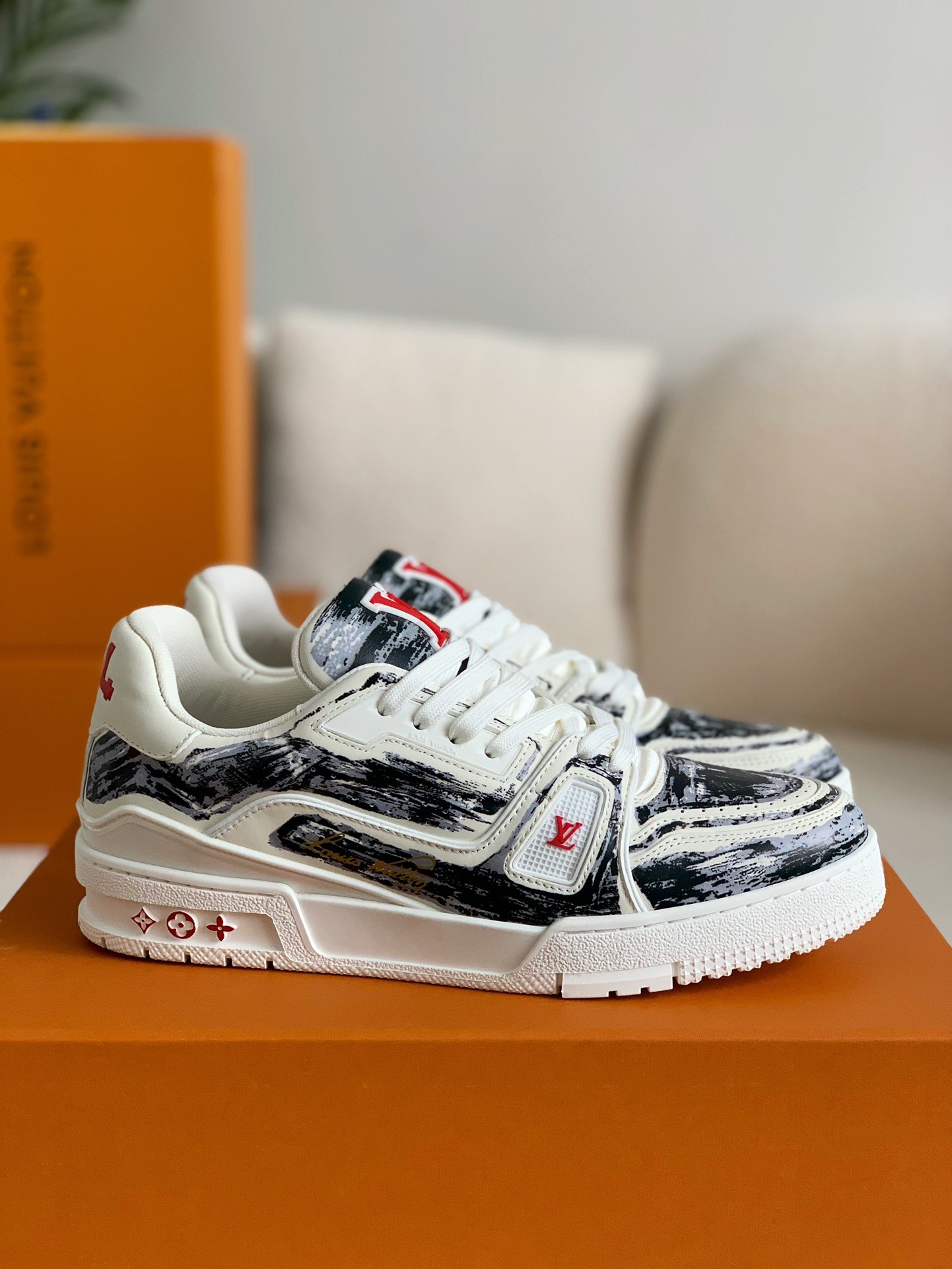 「#144」LOUIS VUITTON TRAINER Sneakers - Image 2