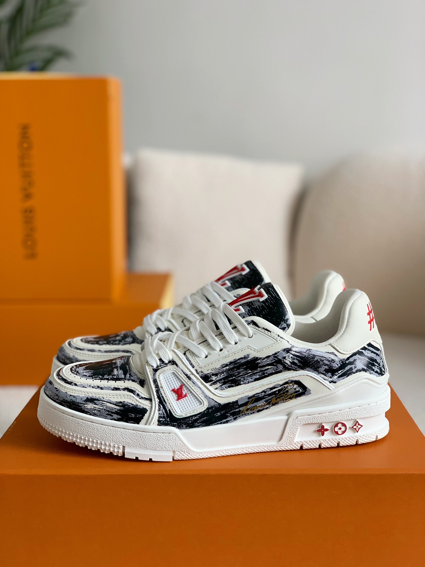 「#144」LOUIS VUITTON TRAINER Sneakers