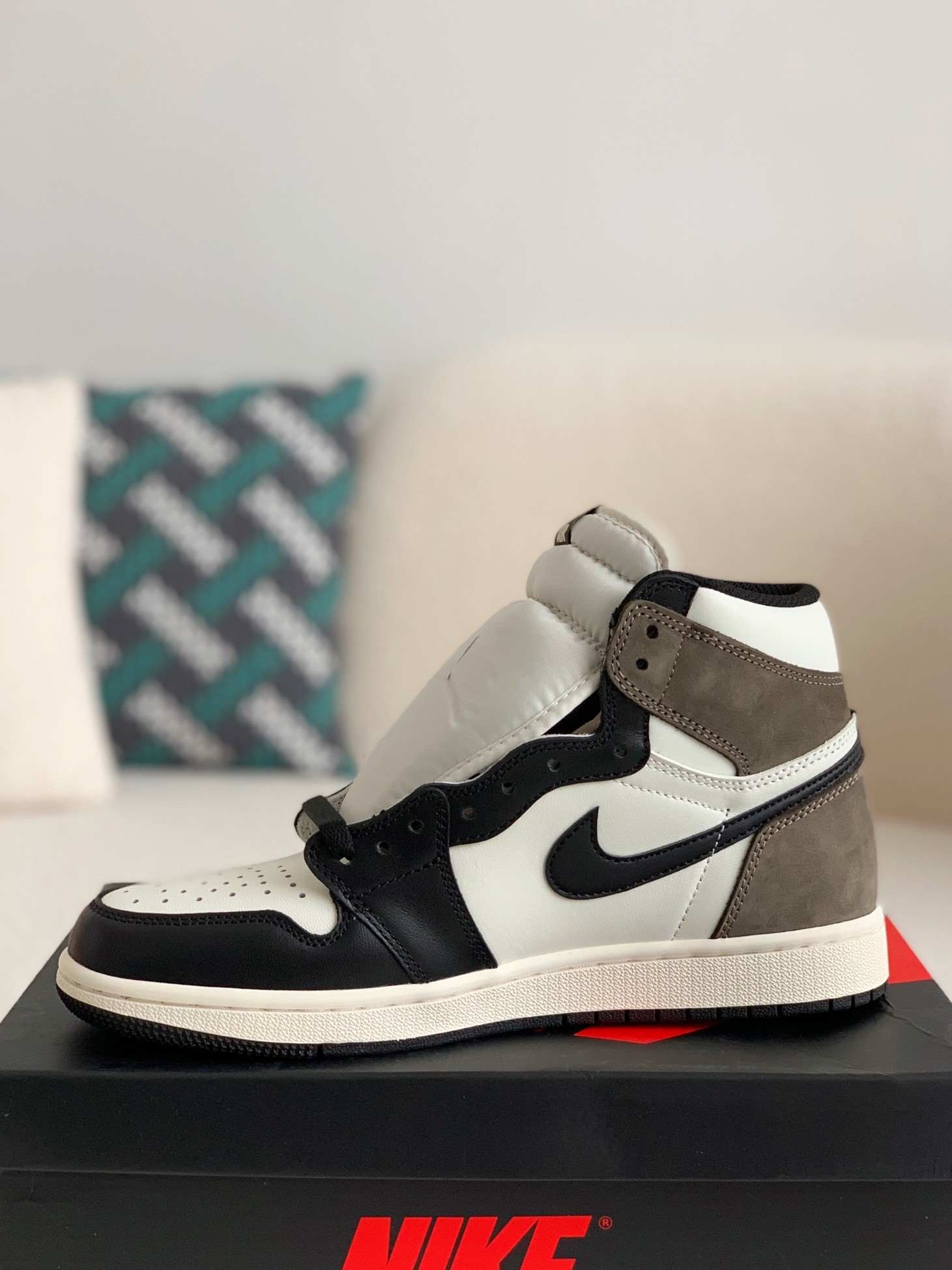 「#67」Nike Air Jordan 1 High Retro Og "Dark Mocha - Image 4