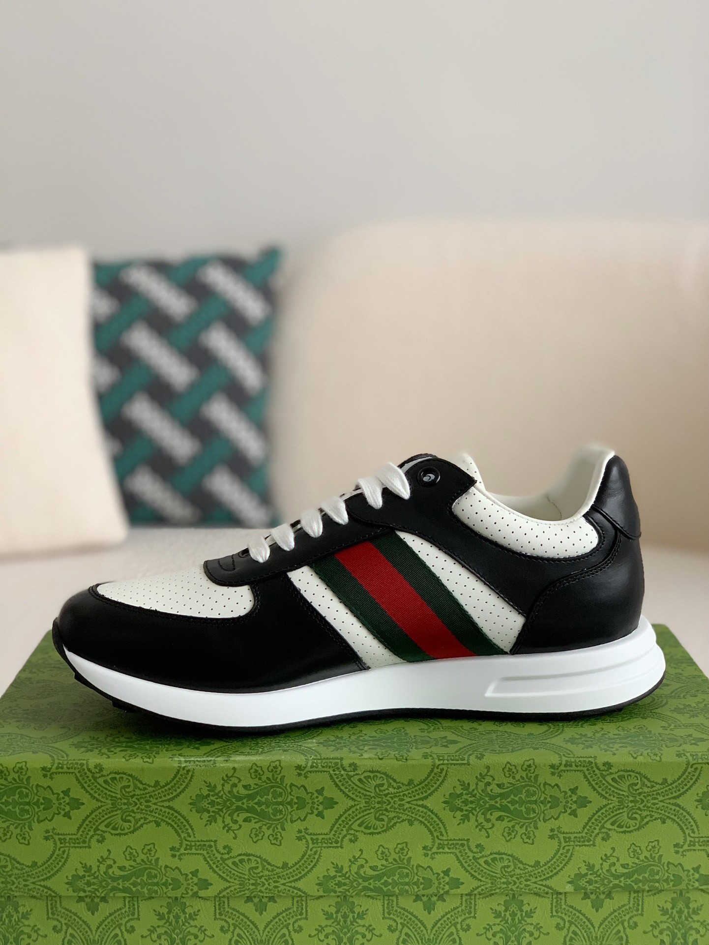 「#73」Gucci New Arrival sneakers - Image 4