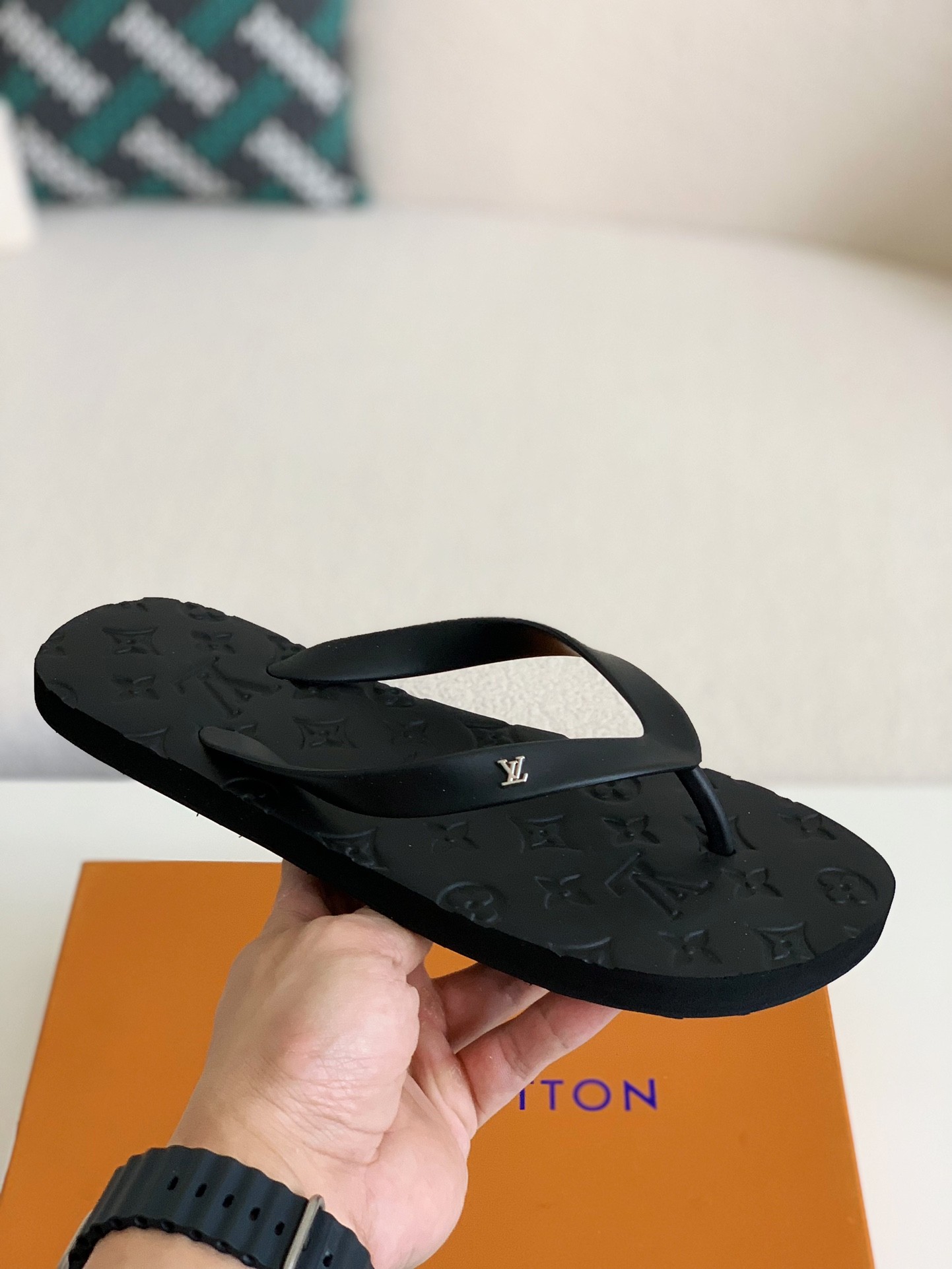 「#75」Louis Vuitton flip flops - Image 3