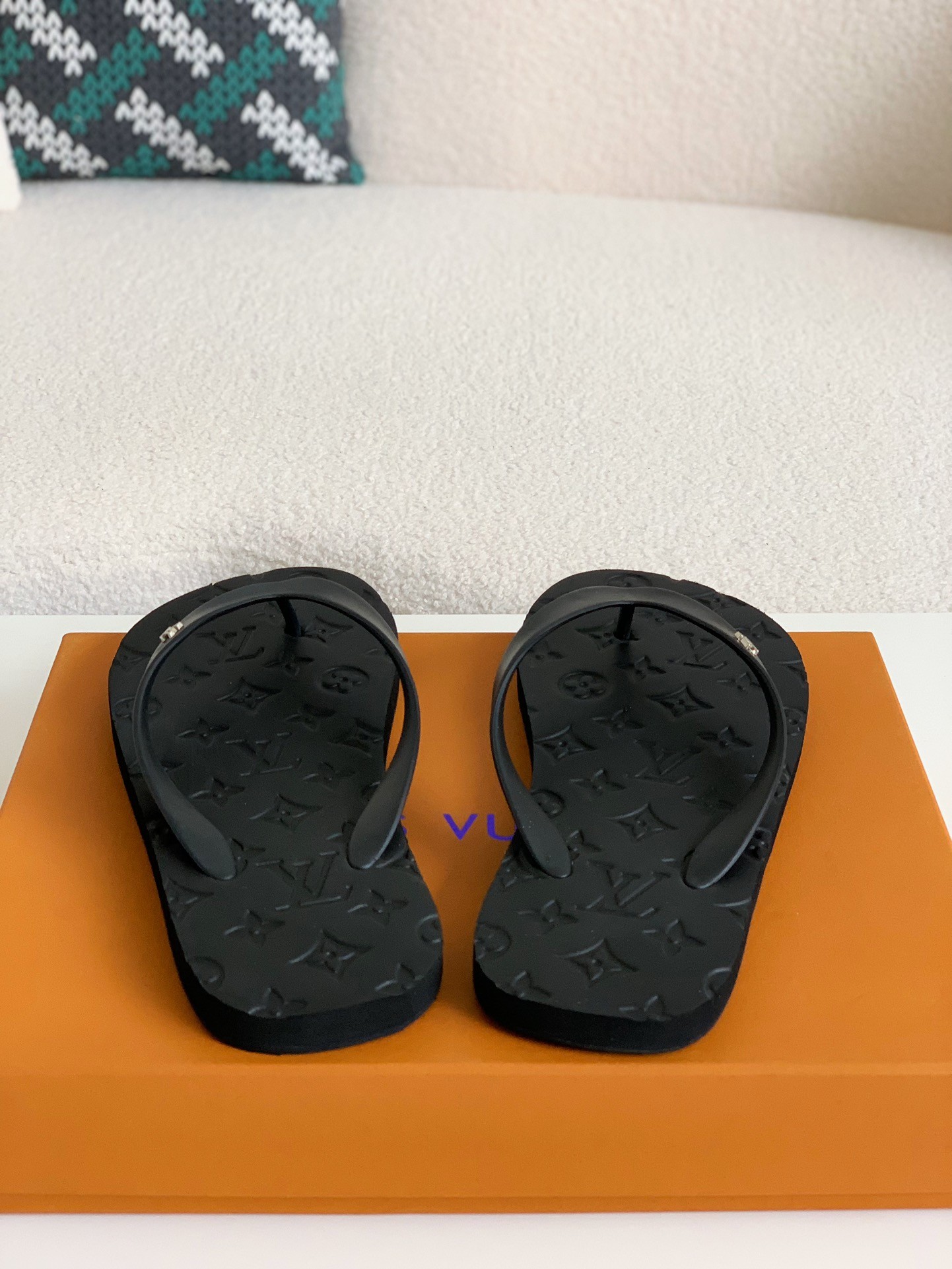 「#75」Louis Vuitton flip flops - Image 5