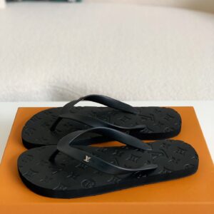 「#75」Louis Vuitton flip flops