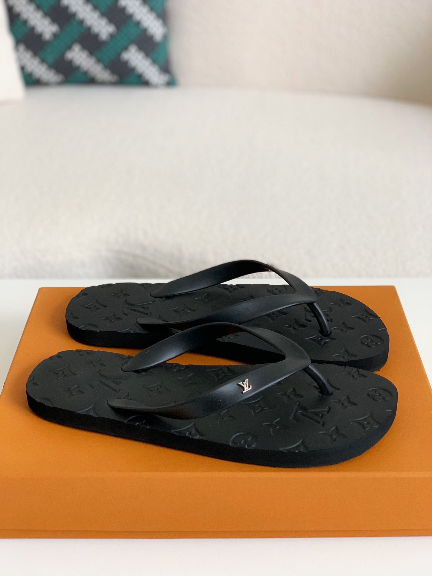 「#75」Louis Vuitton flip flops - Image 2