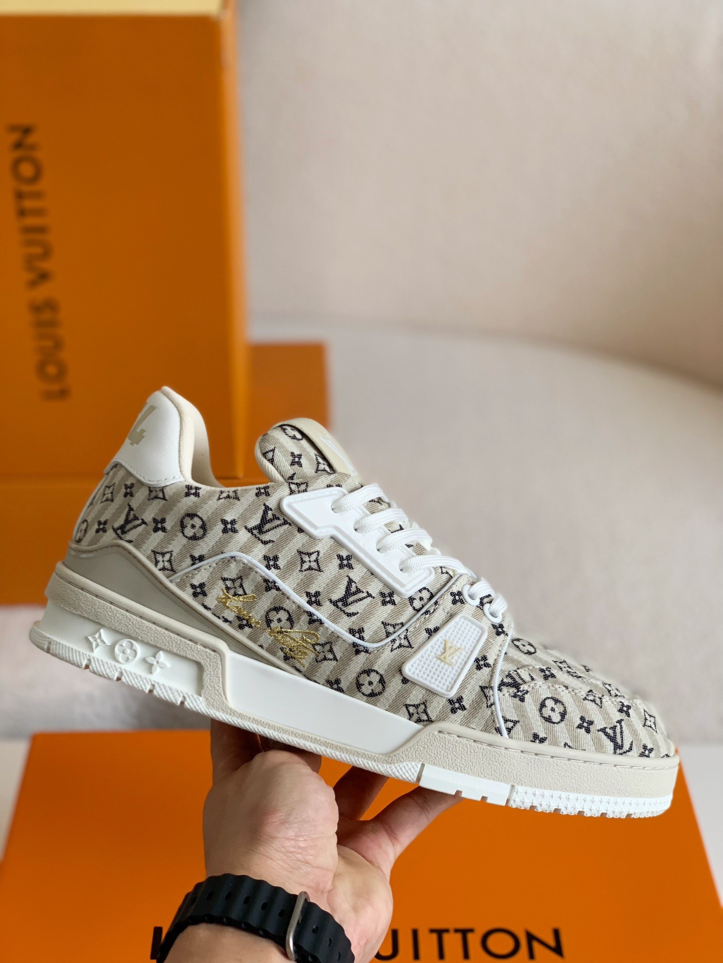 「#81」LOUIS VUITTON TRAINER SNEAKERS - Image 3