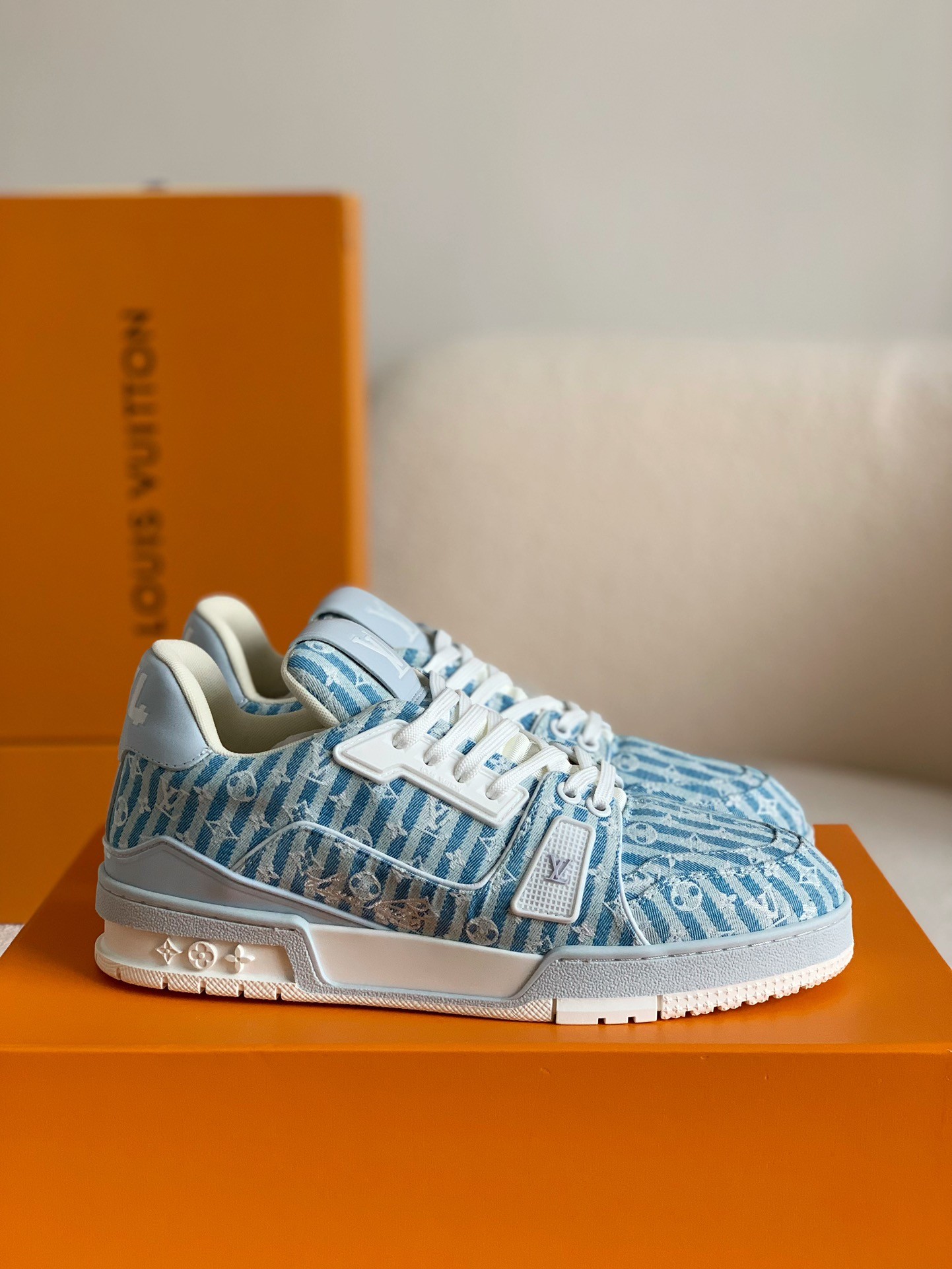 「#82」LOUIS VUITTON TRAINER SNEAKERS - Image 2