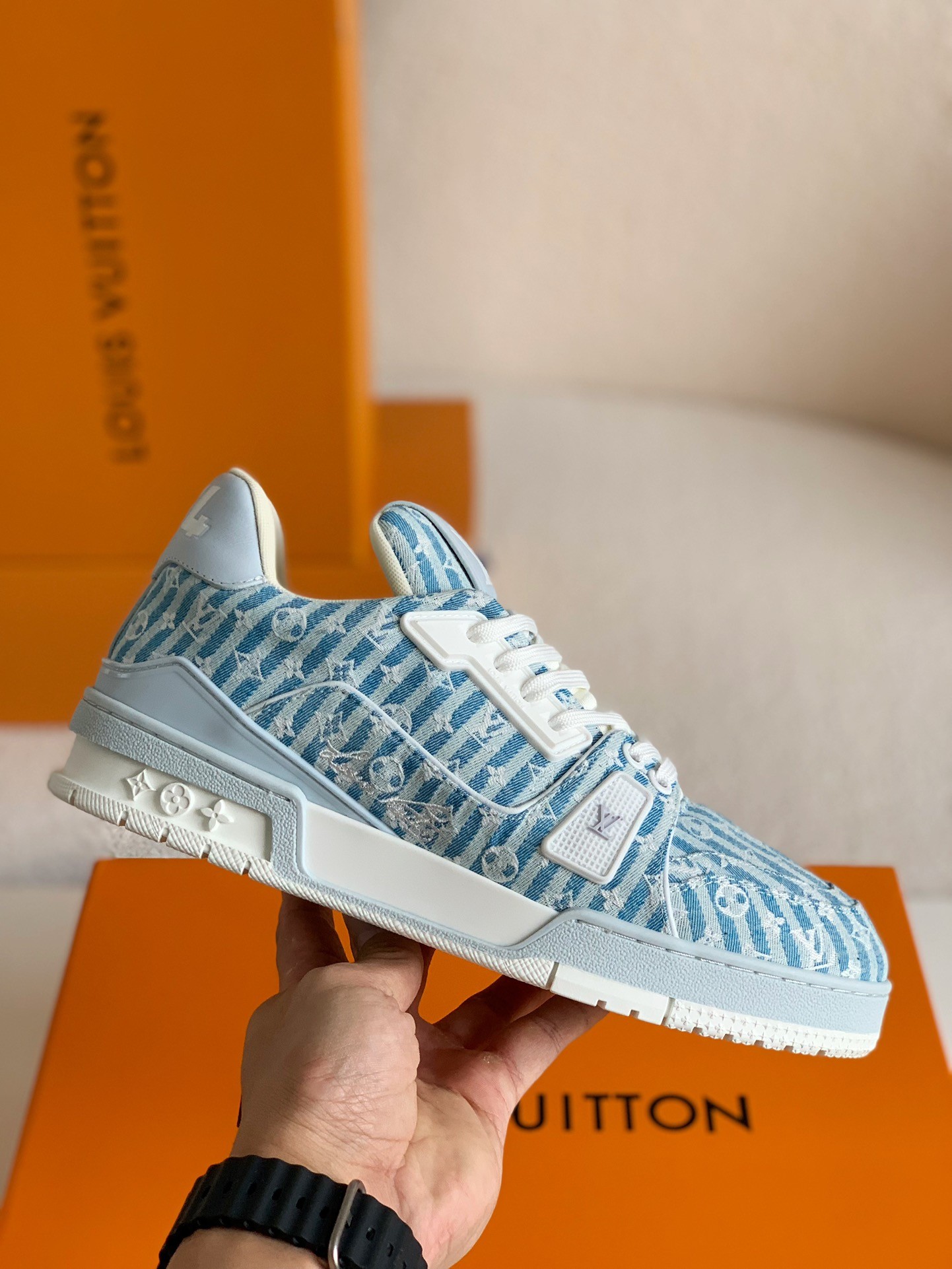 「#82」LOUIS VUITTON TRAINER SNEAKERS - Image 3