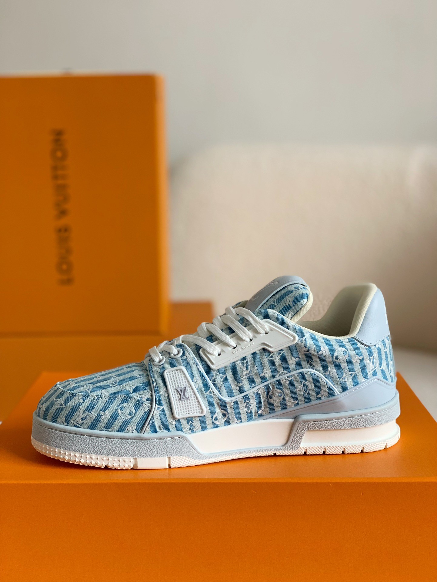 「#82」LOUIS VUITTON TRAINER SNEAKERS - Image 4