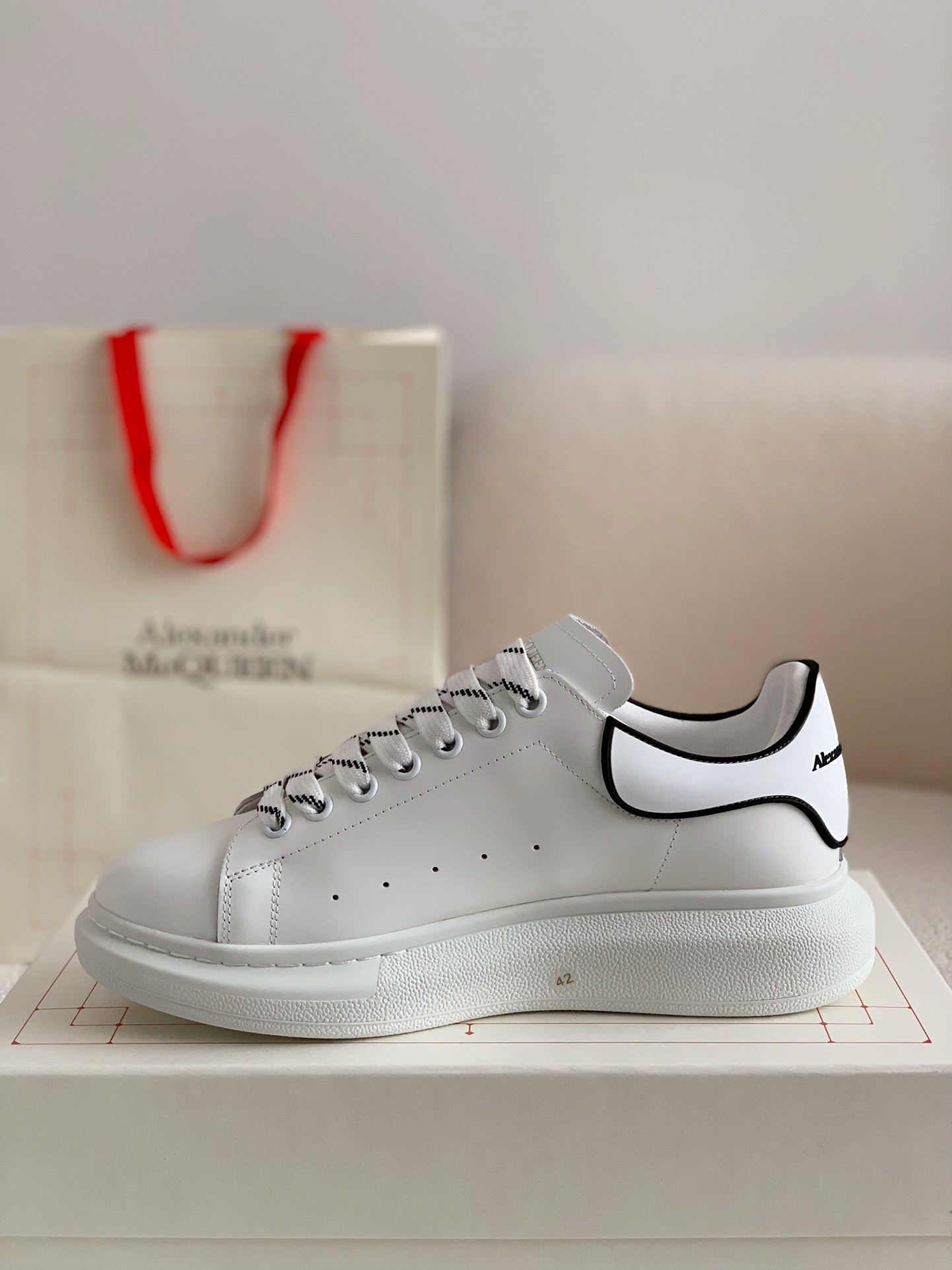 「#84」Alexander McQueen MQ white film tail Sneakers - Image 4