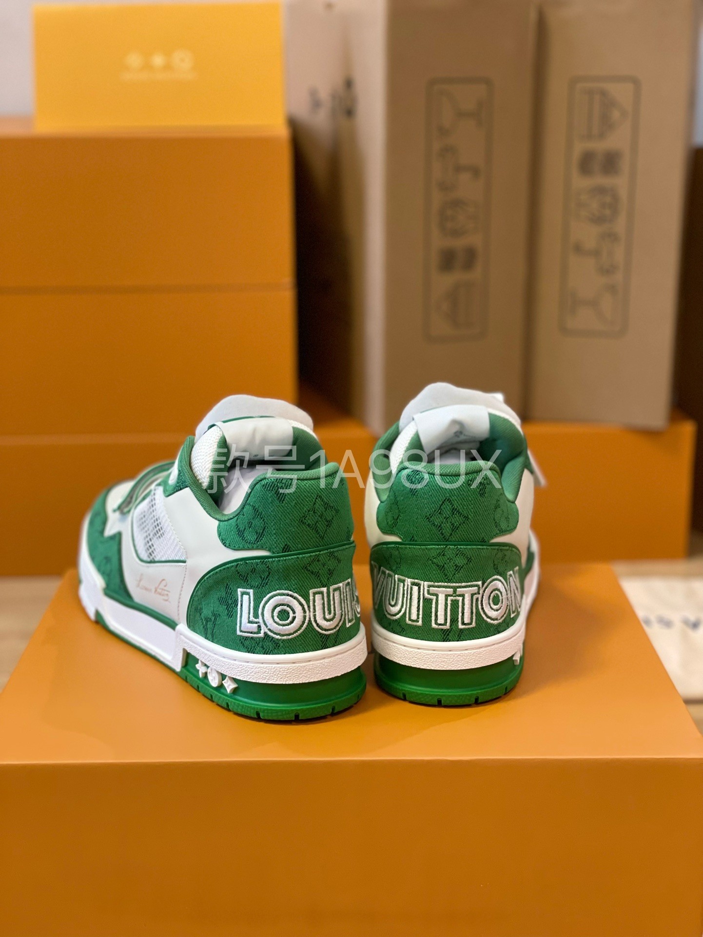 「#224」LOUIS VUITTON TRAINER 1A98UX Sneaker - Image 4