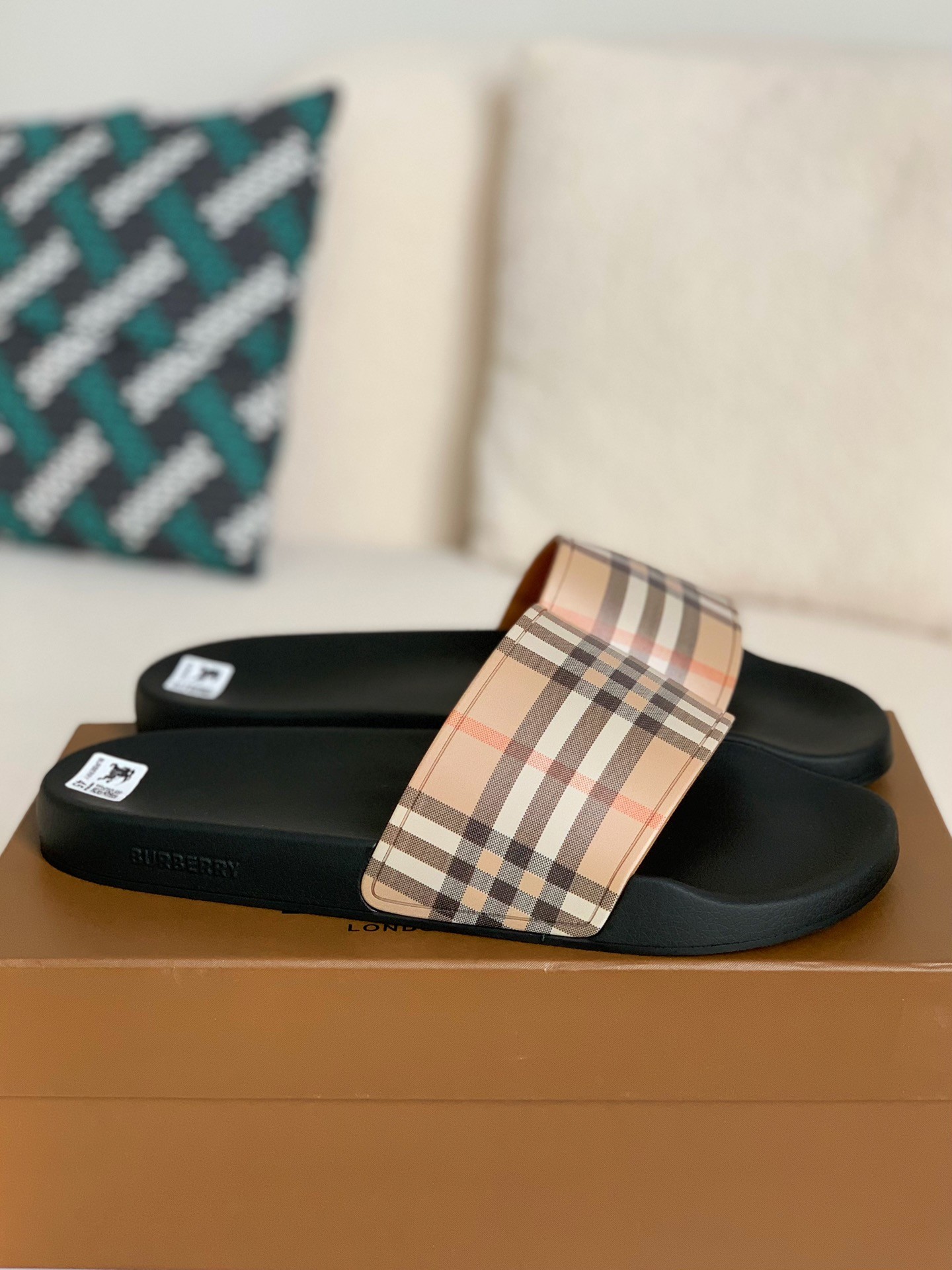 「#231」Buberry Archieve sandals - Image 2