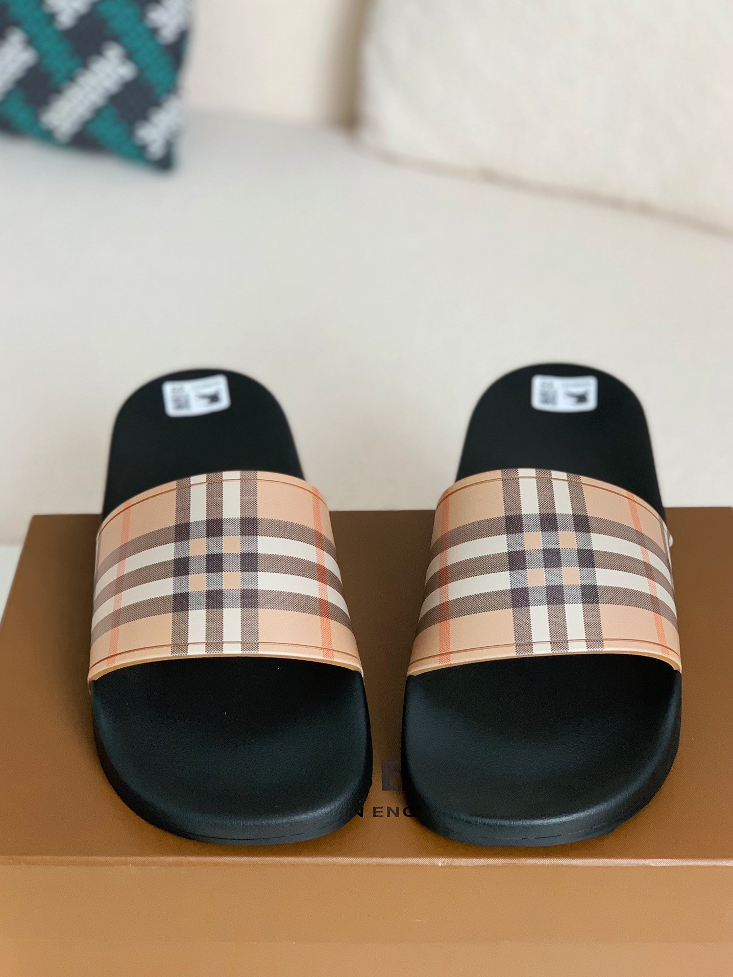 「#231」Buberry Archieve sandals - Image 3