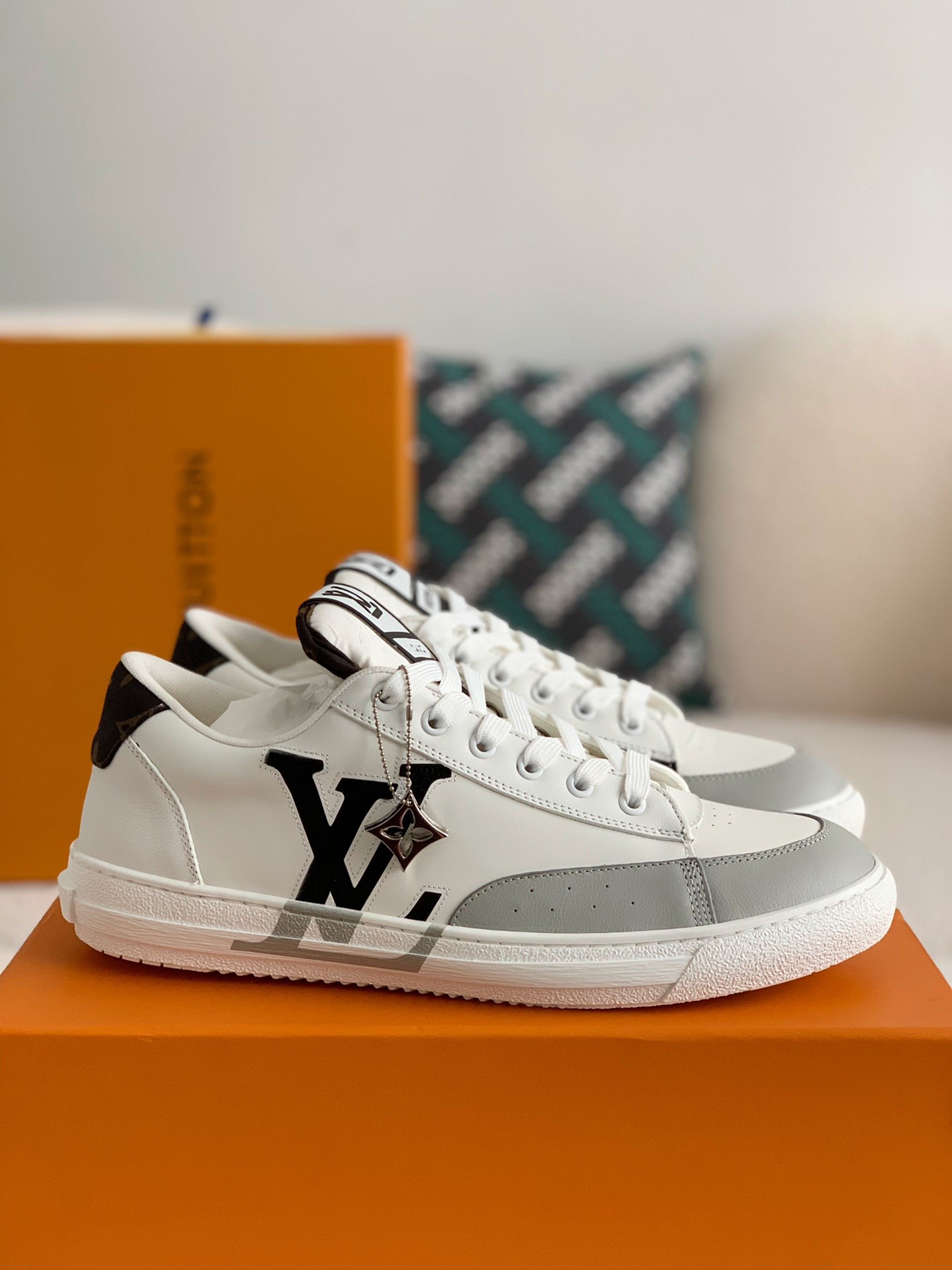 「#239」LOUIS VUITTON CHARLIE - Image 2