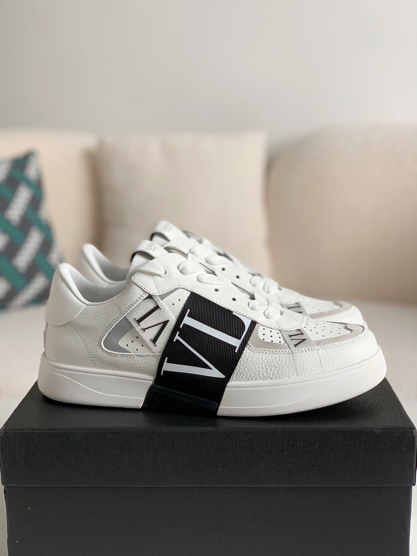 「#240」Valentino sneakers - Image 2