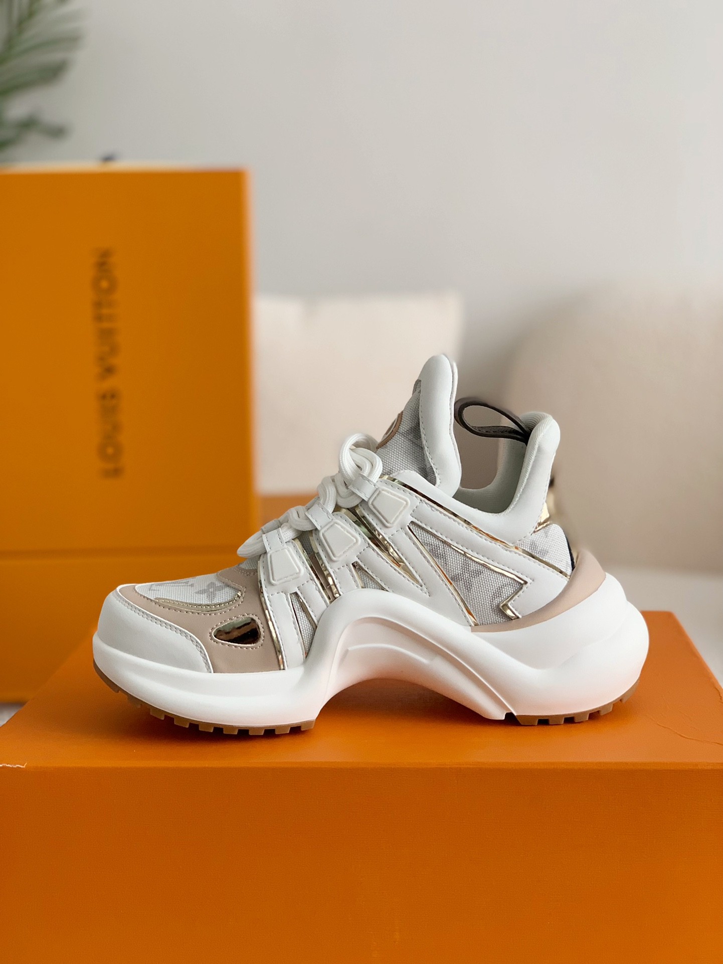 「#249」Louis Vuitton Archlight Sneaker - Image 3