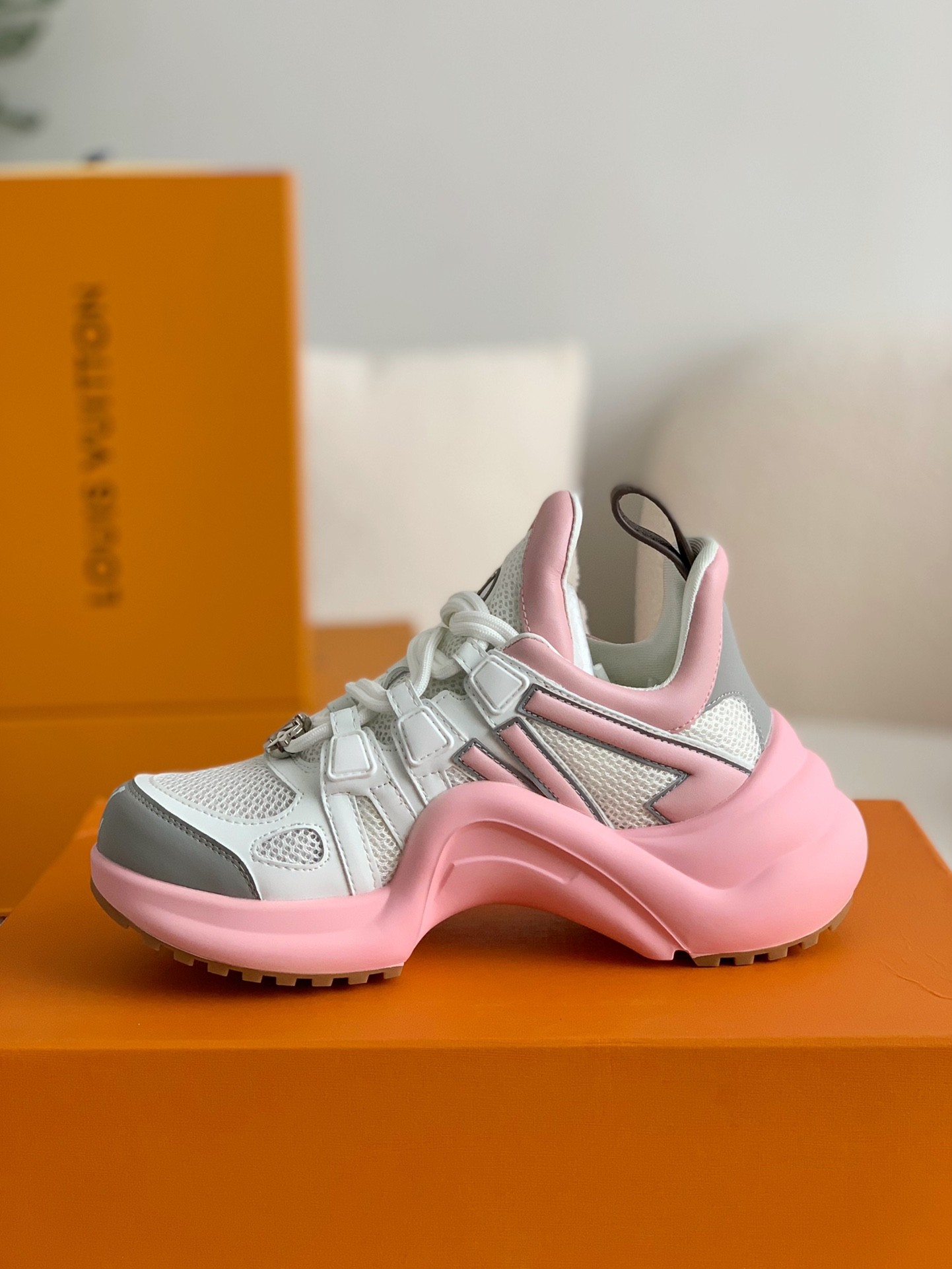 「#251」Louis Vuitton Archlight Sneaker - Image 4