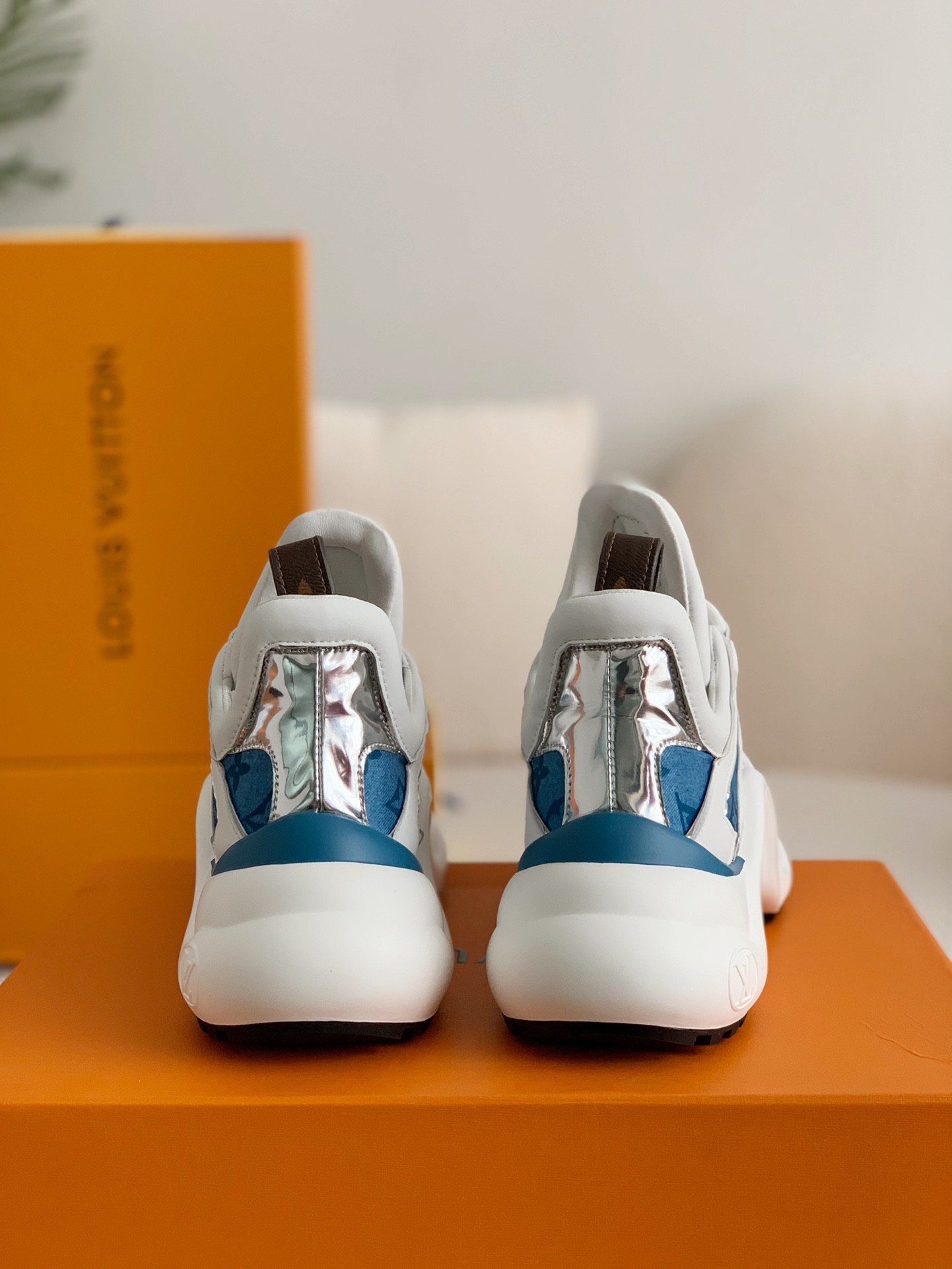 「#252」Louis Vuitton Archlight Sneaker - Image 5
