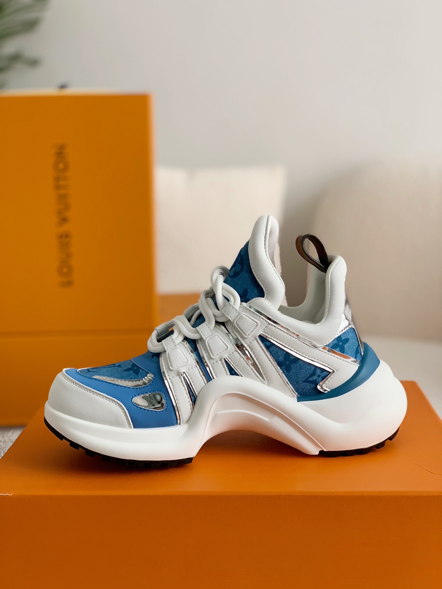 「#252」Louis Vuitton Archlight Sneaker - Image 4