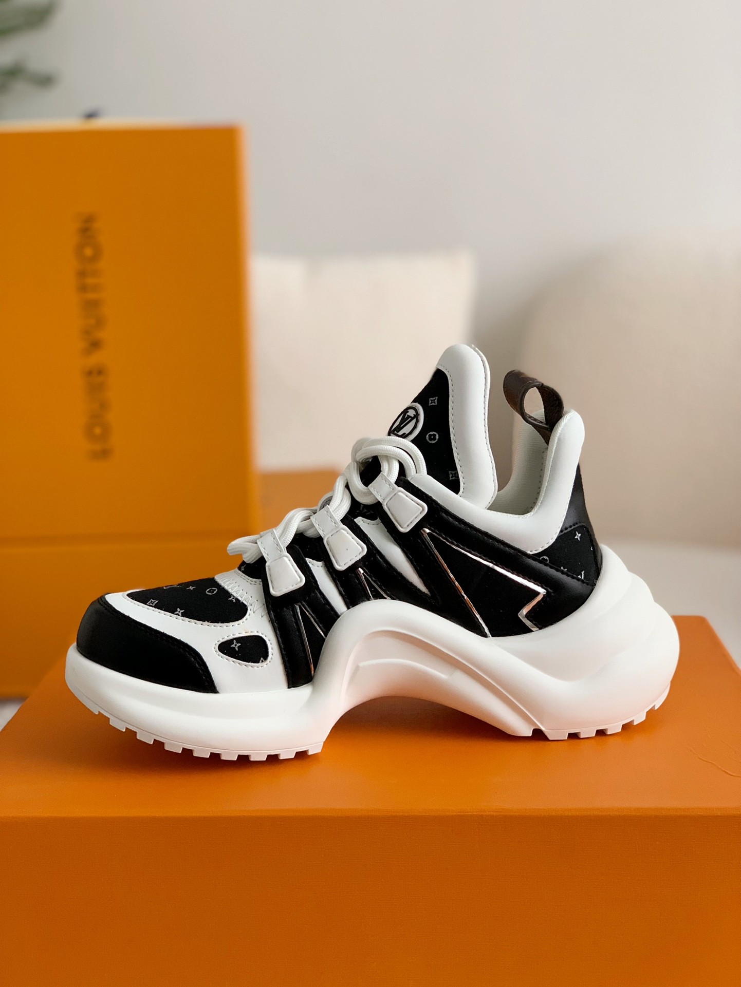 「#253」Louis Vuitton Archlight Sneaker - Image 4