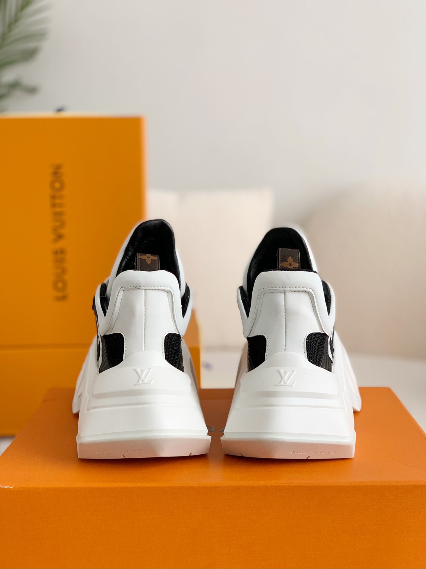 「#255」Louis Vuitton Archlight Sneaker - Image 5