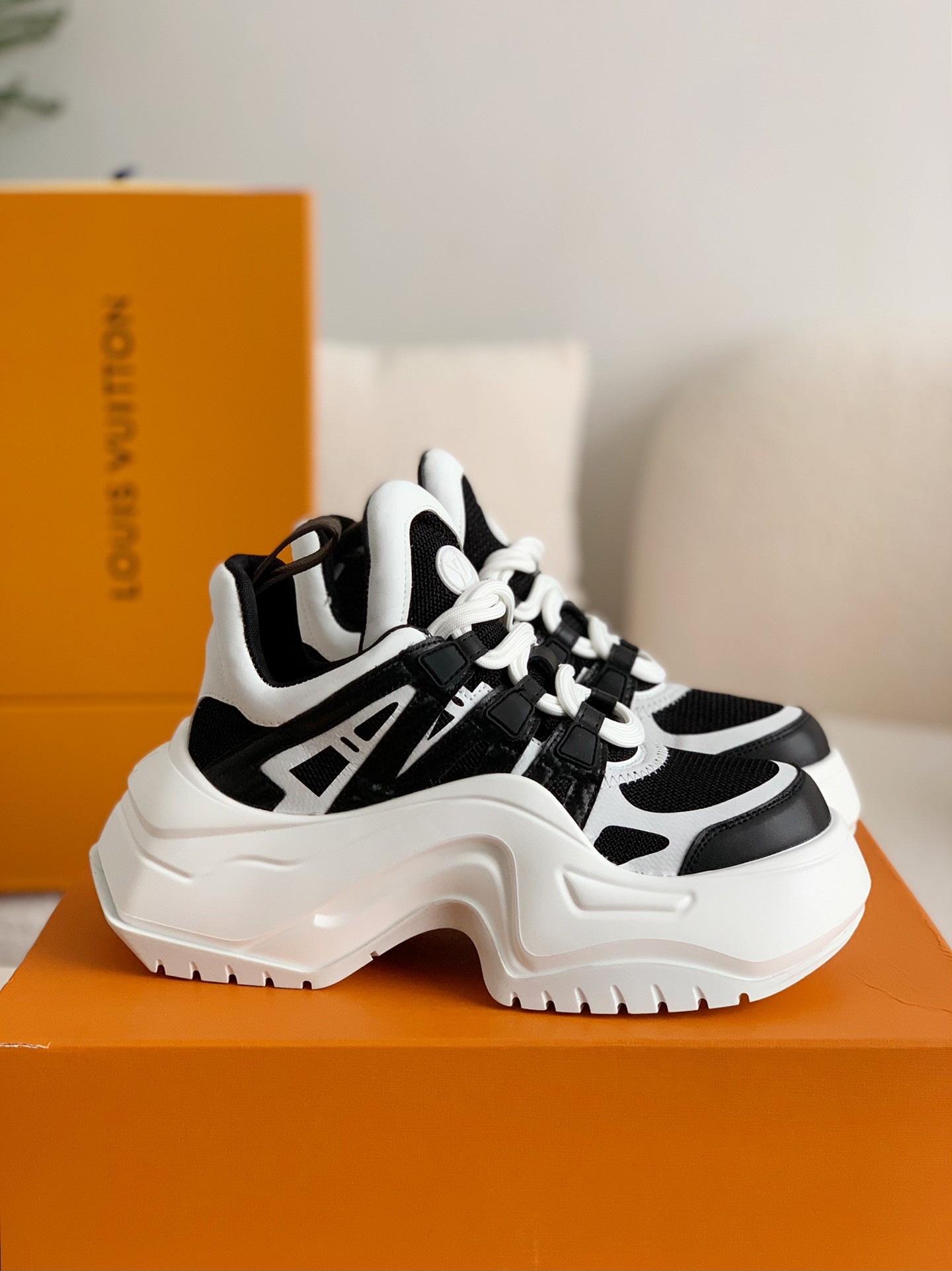 「#255」Louis Vuitton Archlight Sneaker - Image 2