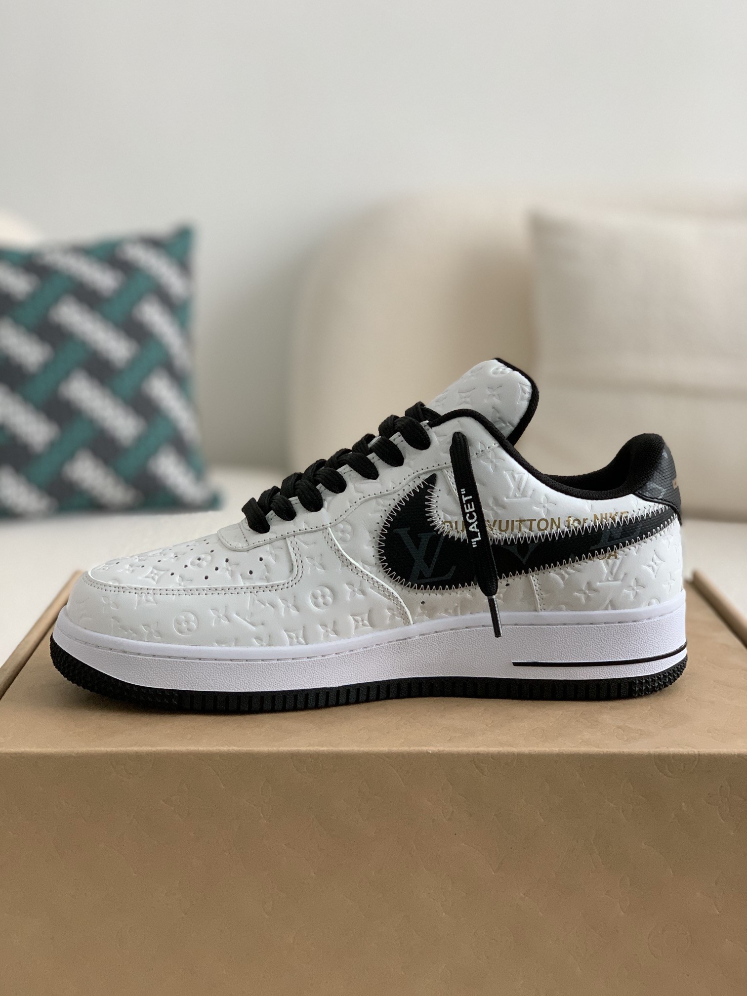 「#272」LOUIS VUITTON X NIKE AIR FORCE 1 SNEAKER - Image 4