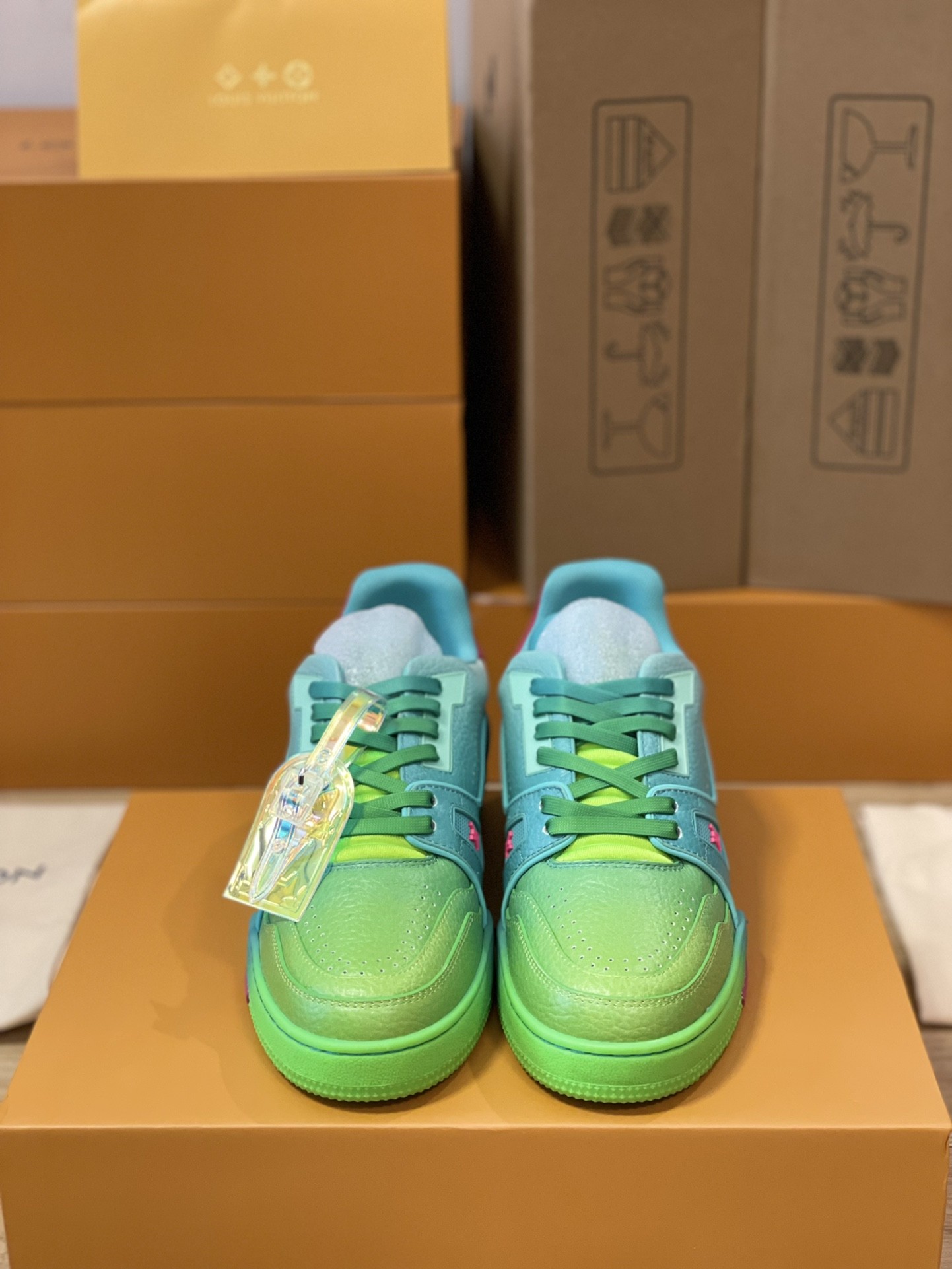 「#196」LOUIS VUITTON TRAINER VLO211 Sneakers - Image 4
