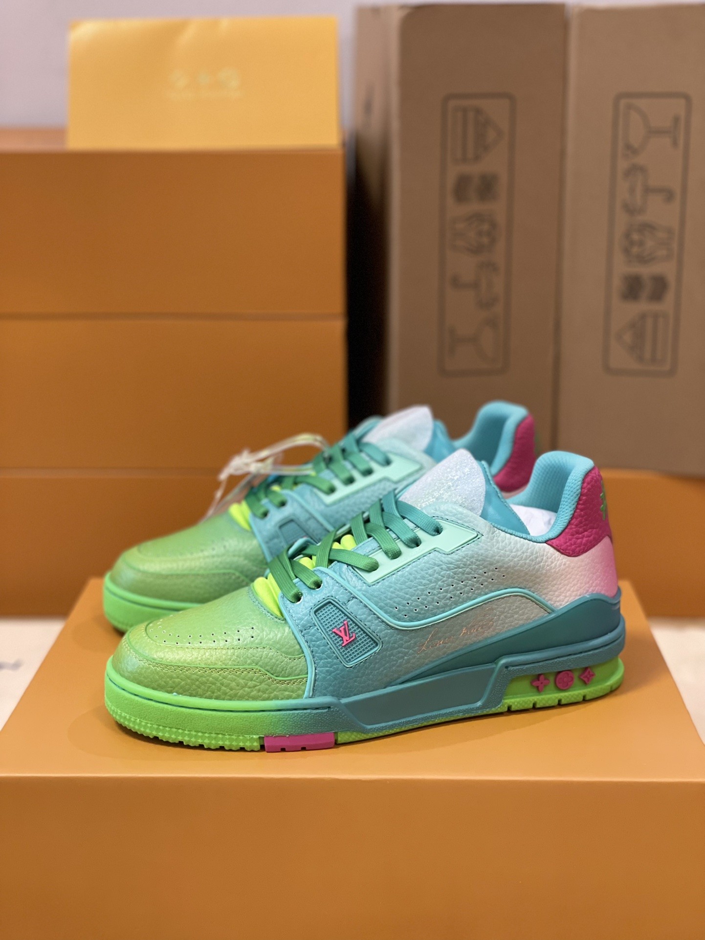 「#196」LOUIS VUITTON TRAINER VLO211 Sneakers