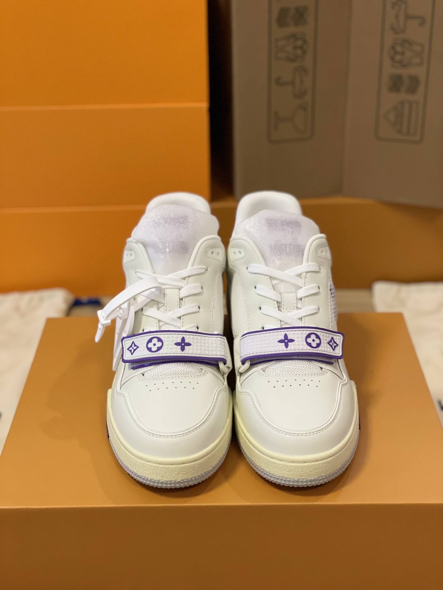 「#200」LOUIS VUITTON TRAINER 1A98UX Sneakers Fall/Winter - Image 4