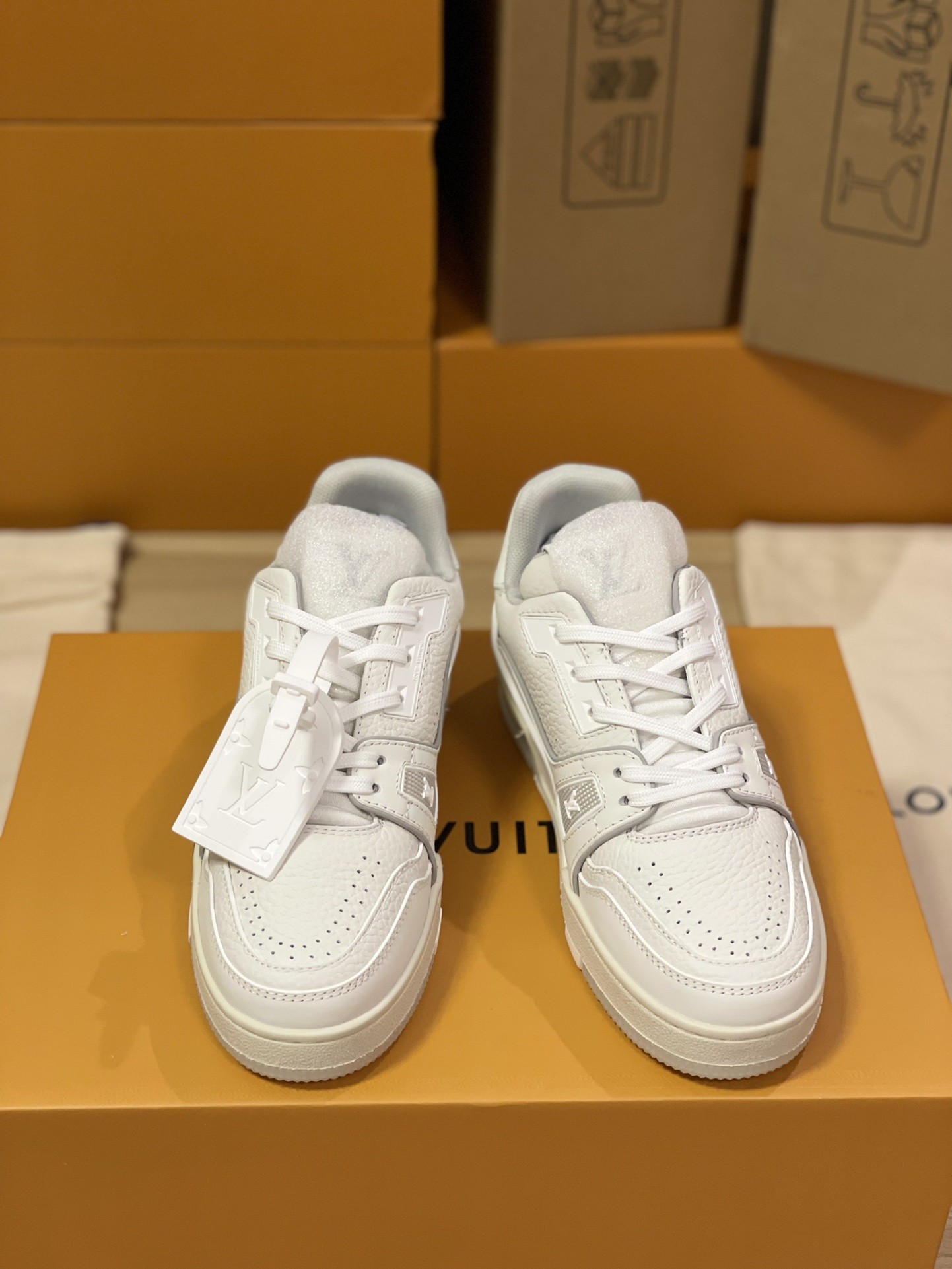 「#204」LOUIS VUITTON TRAINER Sneaker - Image 4