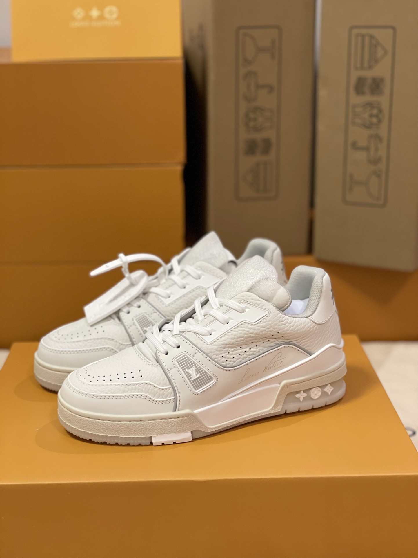 「#204」LOUIS VUITTON TRAINER Sneaker