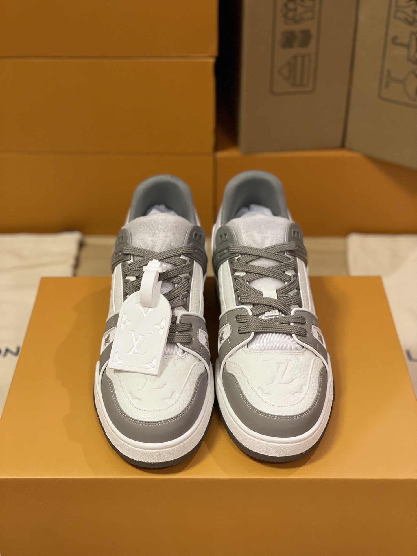 「#208」LOUIS VUITTON TRAINER 1A8KB8 Sneaker - Image 4