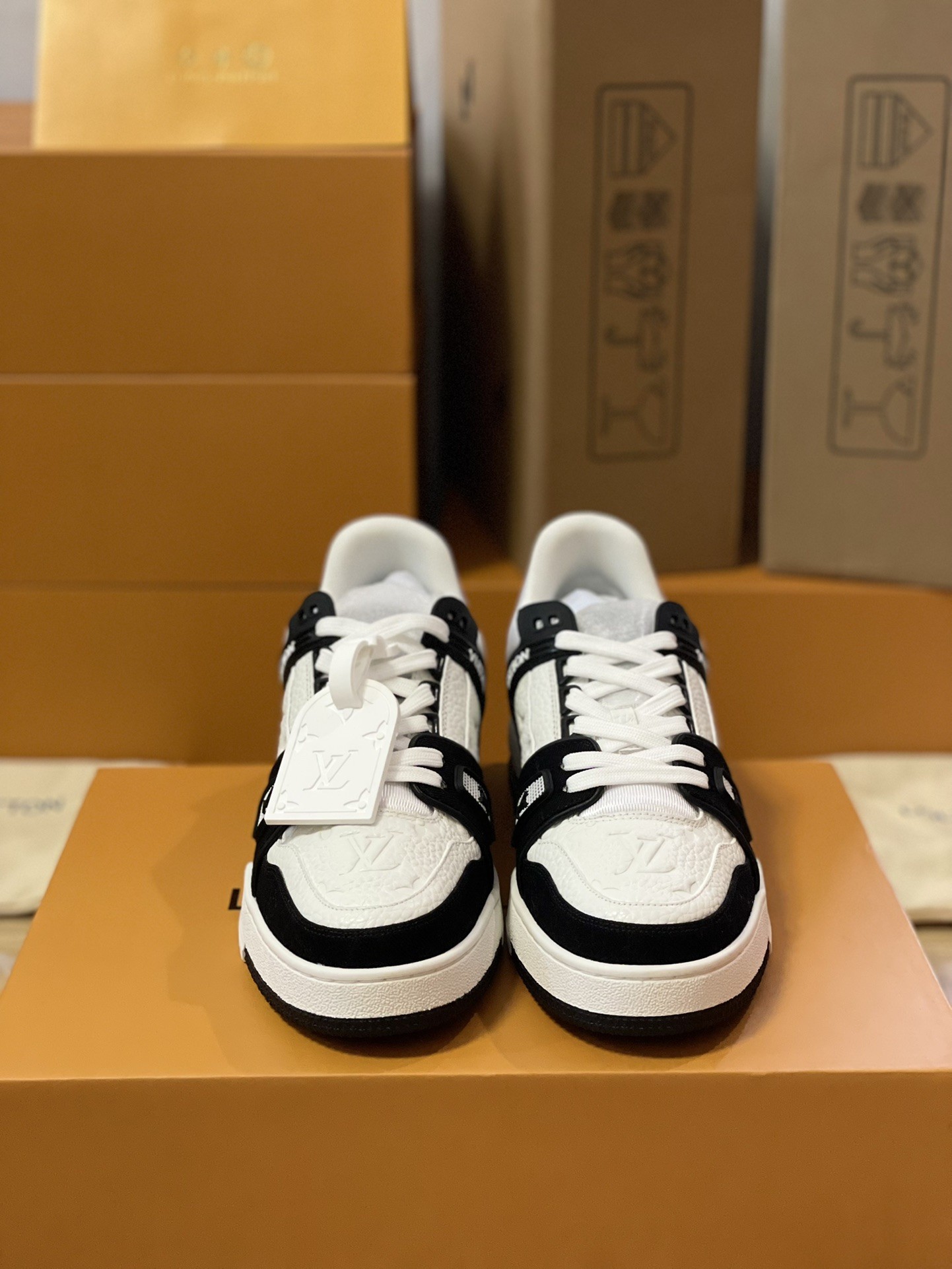 「#218」LOUIS VUITTON TRAINER 1A8FN8 Sneaker - Image 4