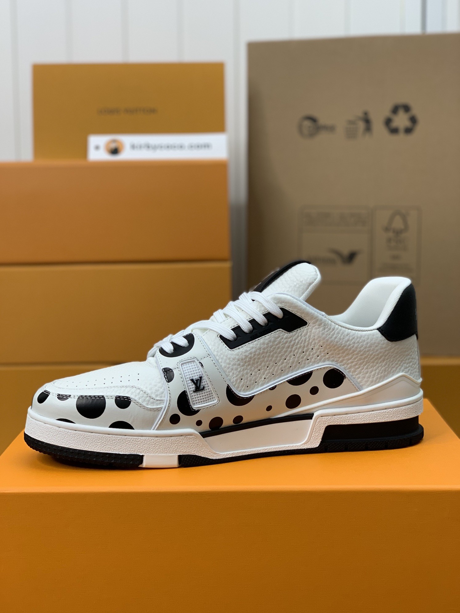 「#323」LOUIS VUITTON TRAINER Sneakers - Image 4