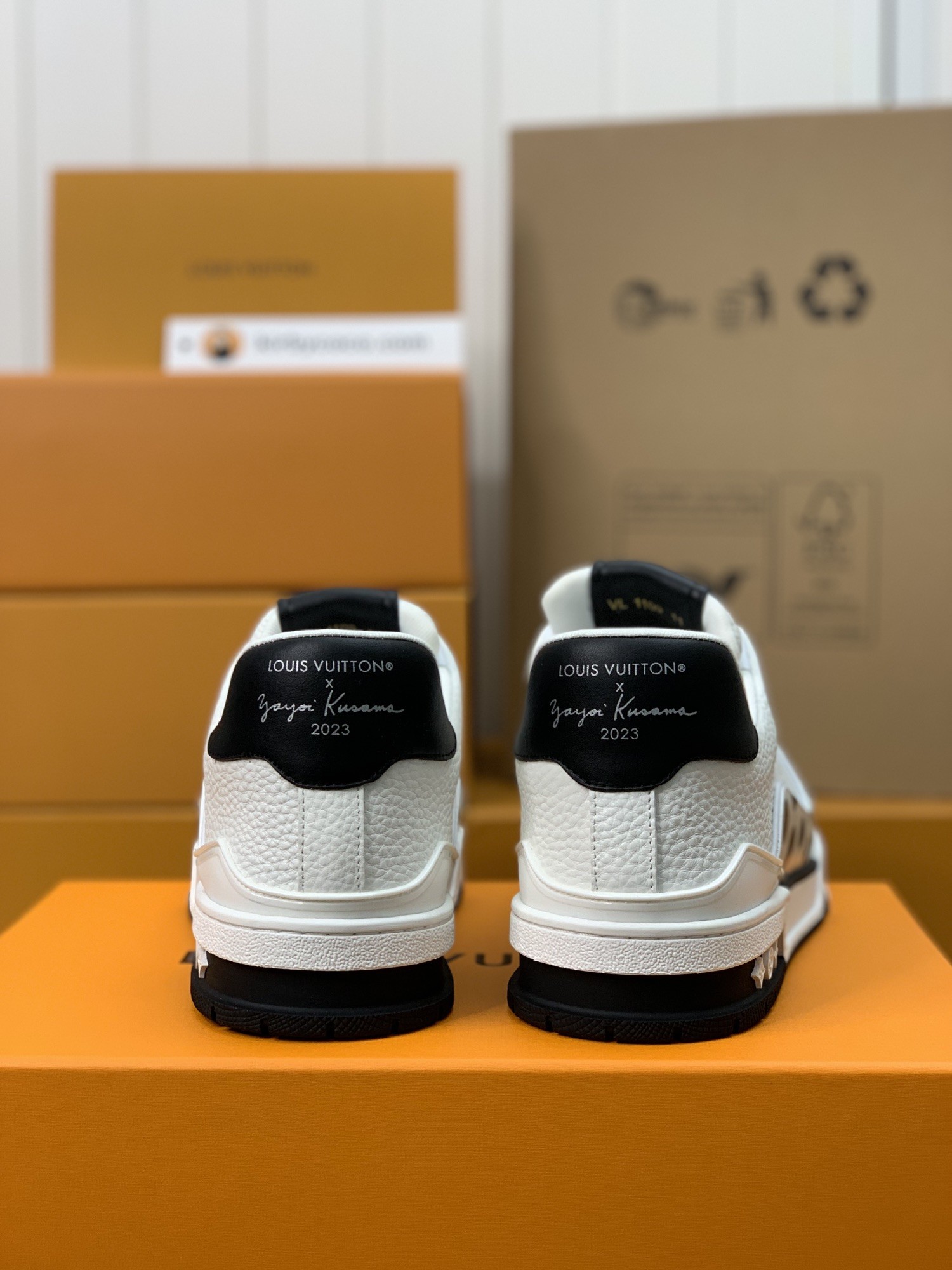「#323」LOUIS VUITTON TRAINER Sneakers - Image 5