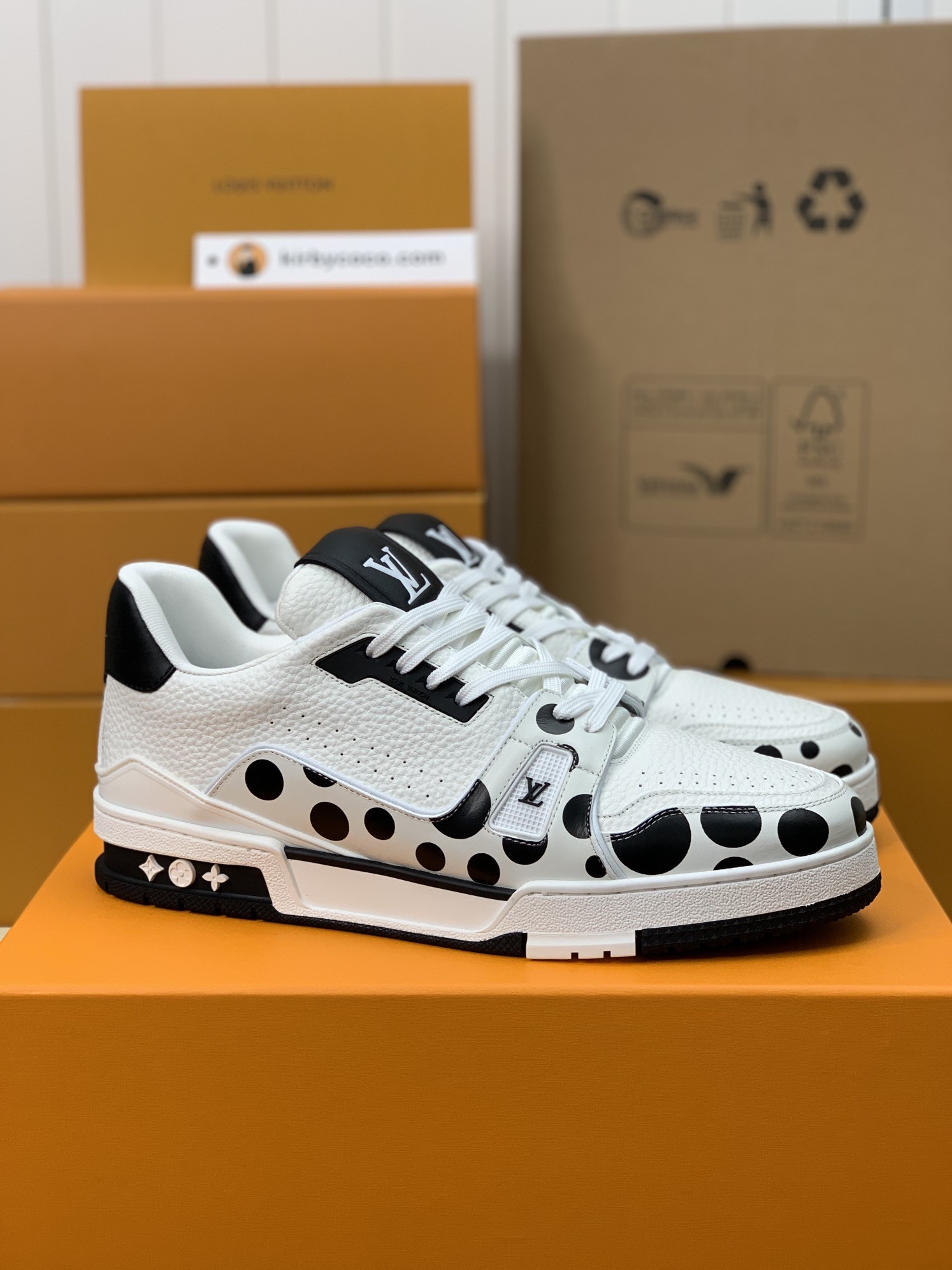 「#323」LOUIS VUITTON TRAINER Sneakers - Image 2
