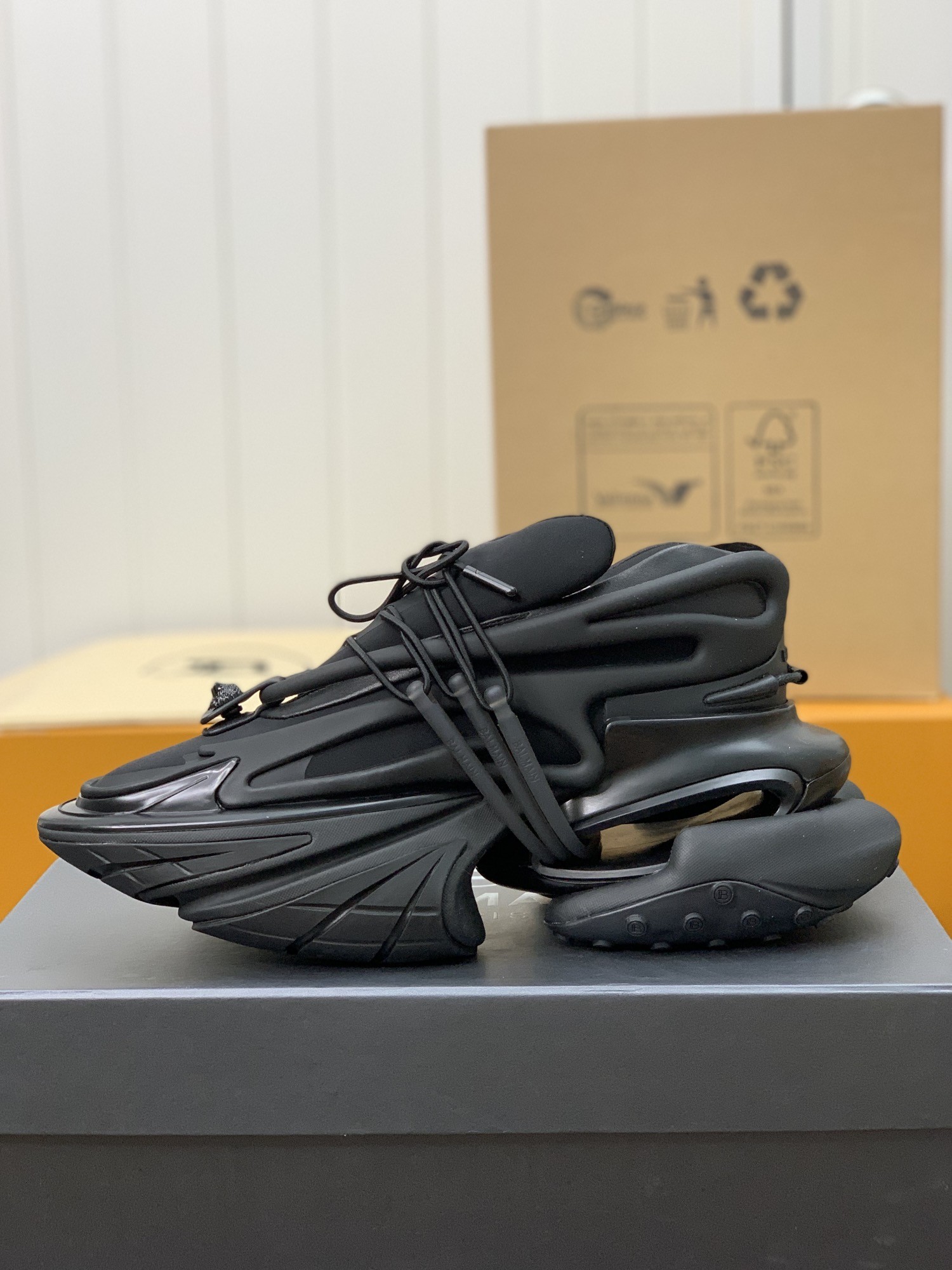 「#299」BALMAIN sneakers - Image 4