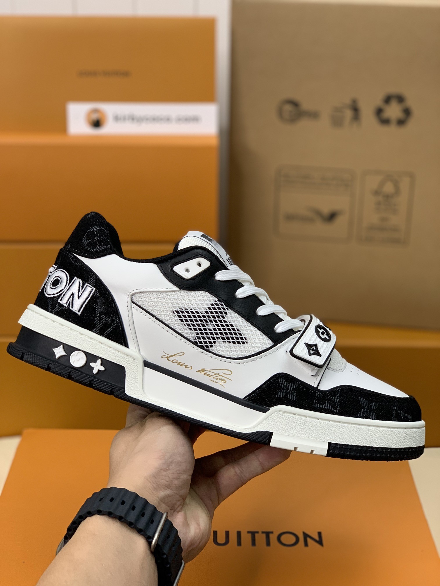 「#302」LOUIS VUITTON TRAINER Sneakers - Image 3